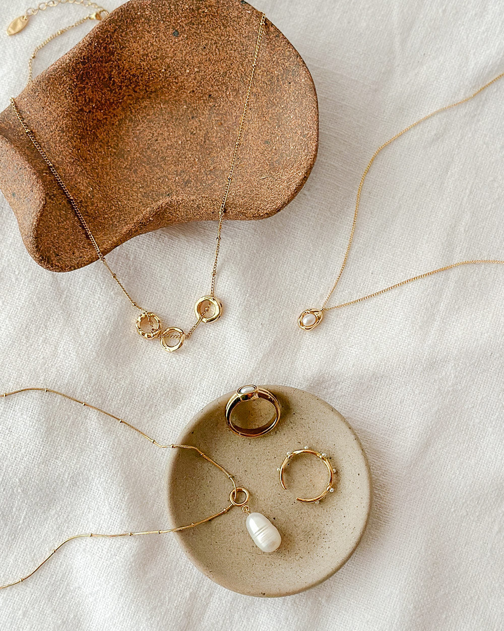 Arista Pearl Pendant Necklace