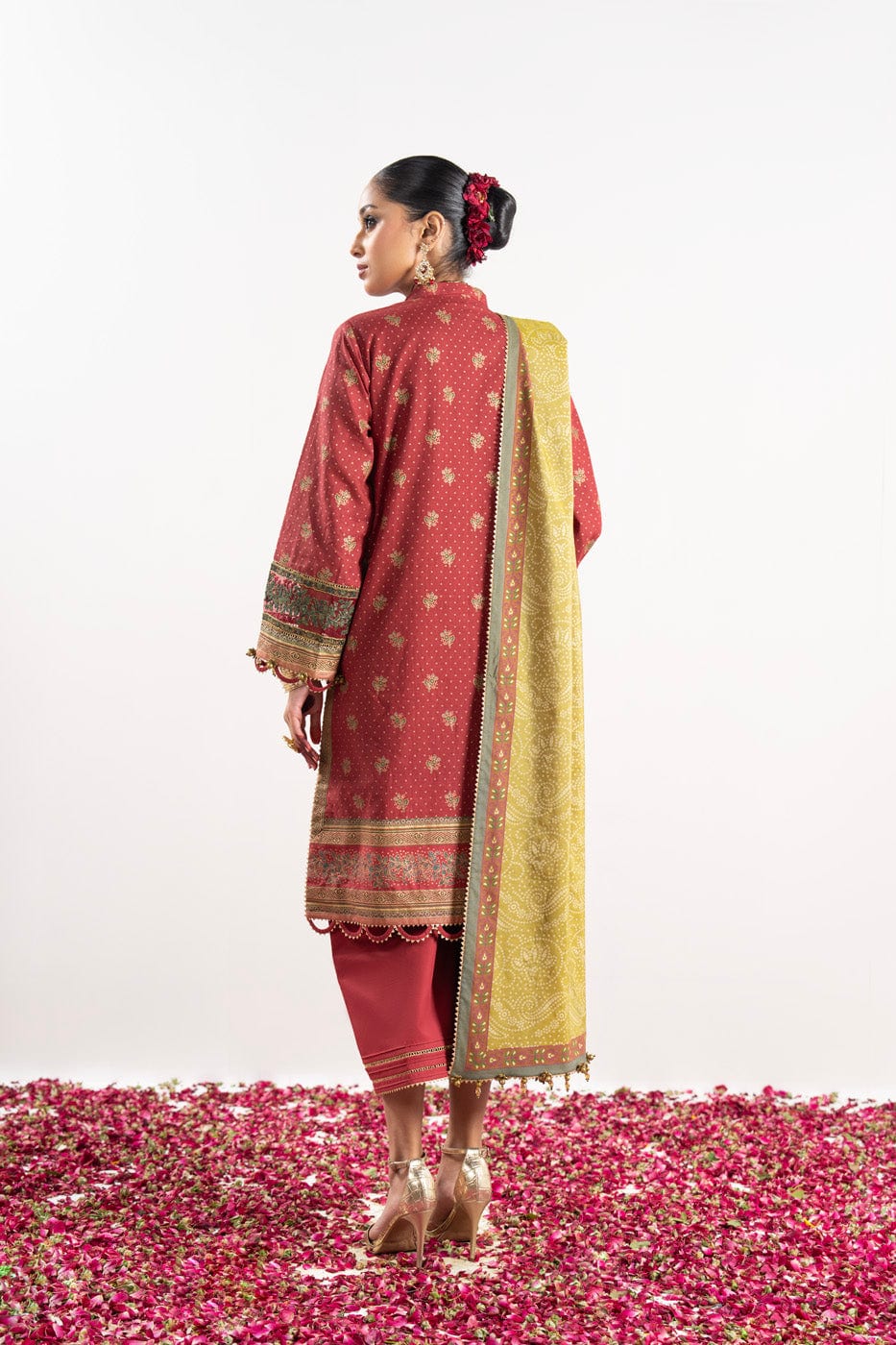 2 Pc Embroidered Heavy Cambric Suit With Lawn Dupatta