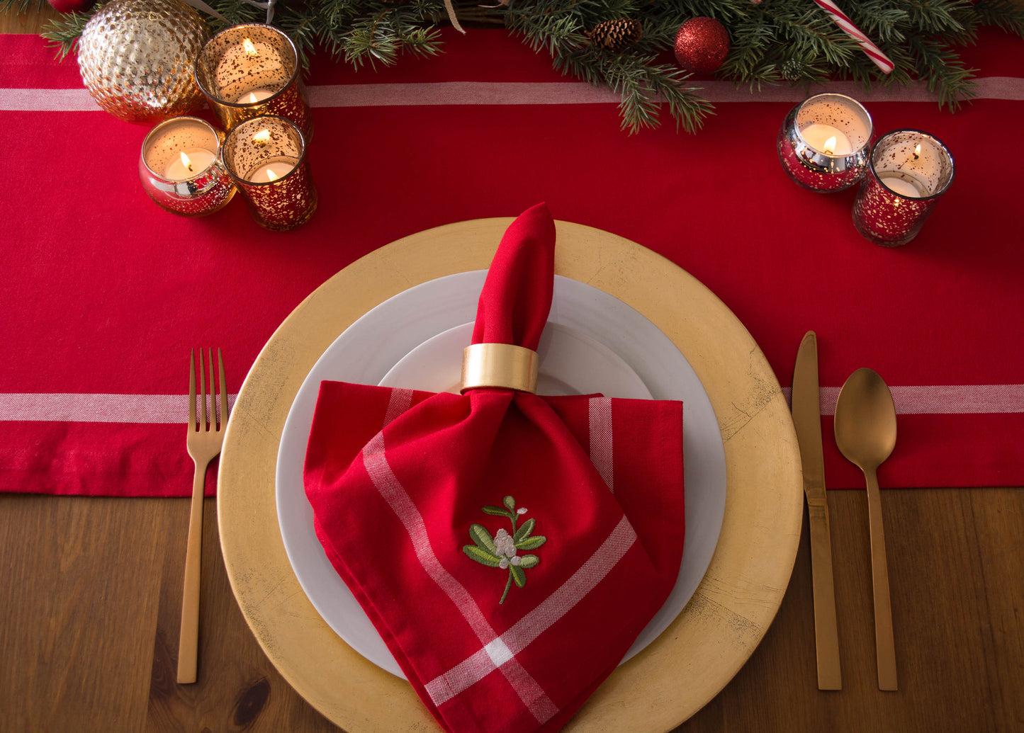 Red Embroidered Mistletoe Corner With Border Table Runner 14X72