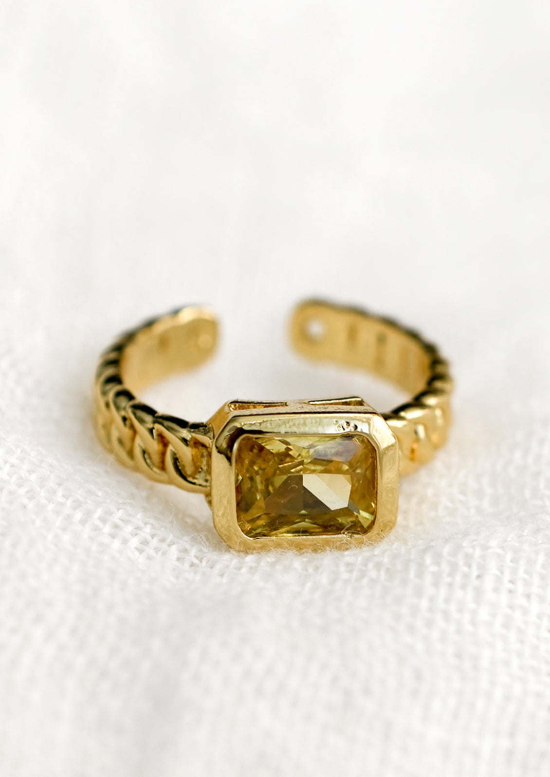 Gem Chainlink Ring