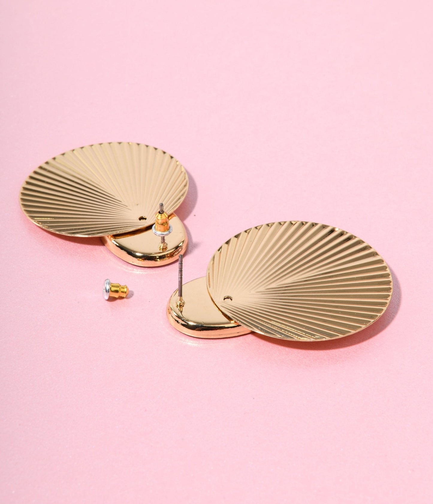 Pearlescent Gold Shell Deco Earrings