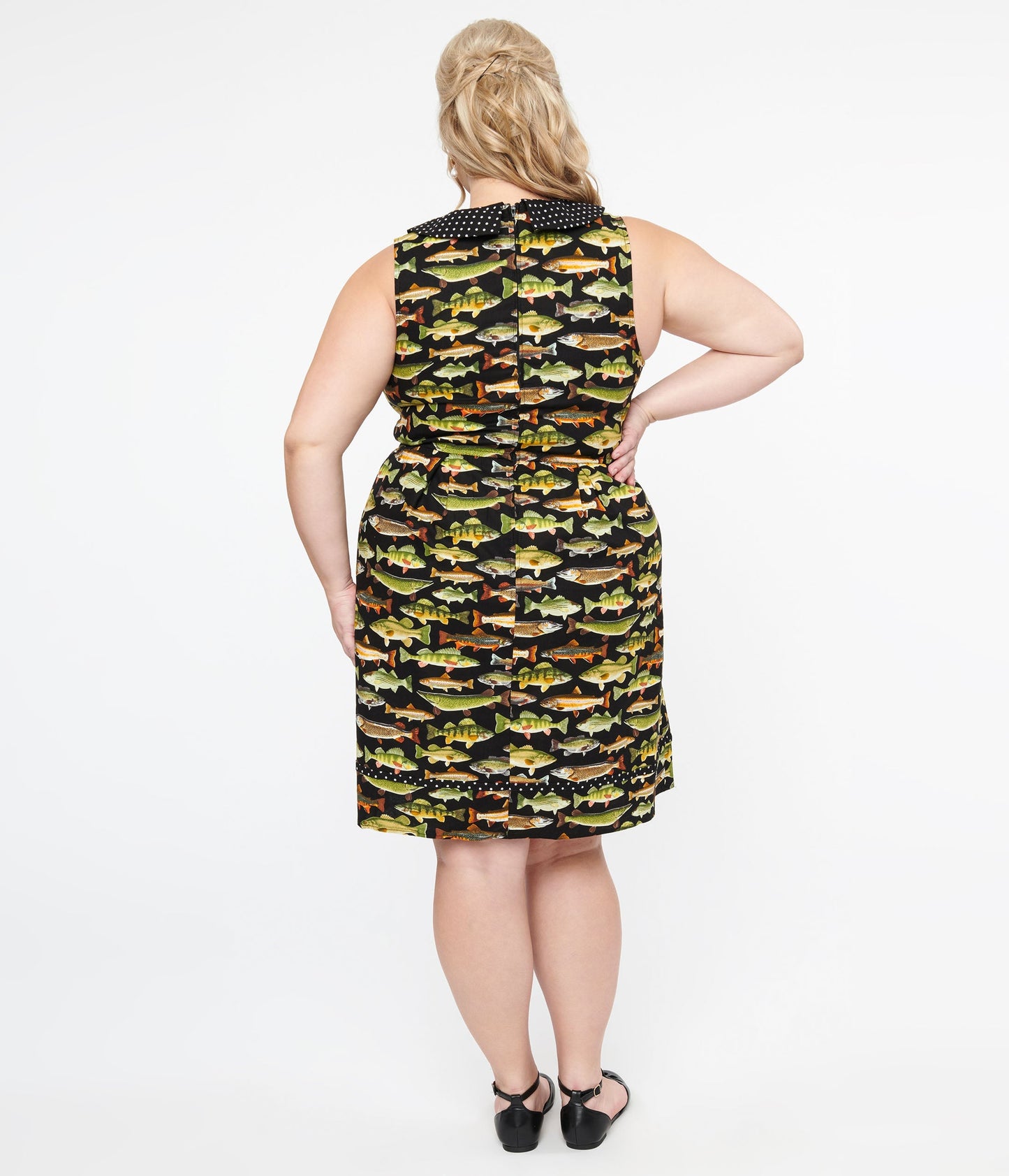 Retrolicious Plus Size 1950s White Polka Dot & Fish Print Collared Fit & Flare Dress