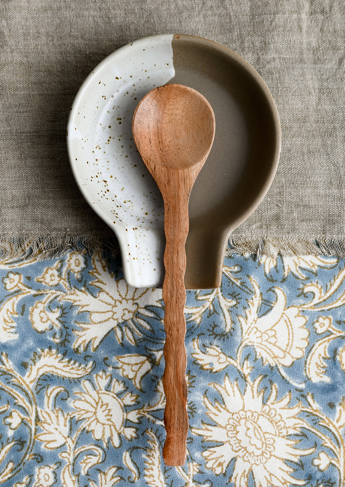 Scalloped Speckle Spoon Rest