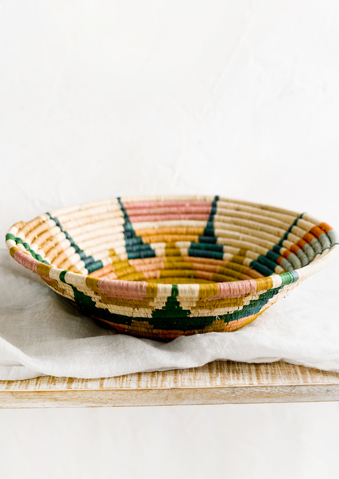 Seratonia Woven Raffia Bowl