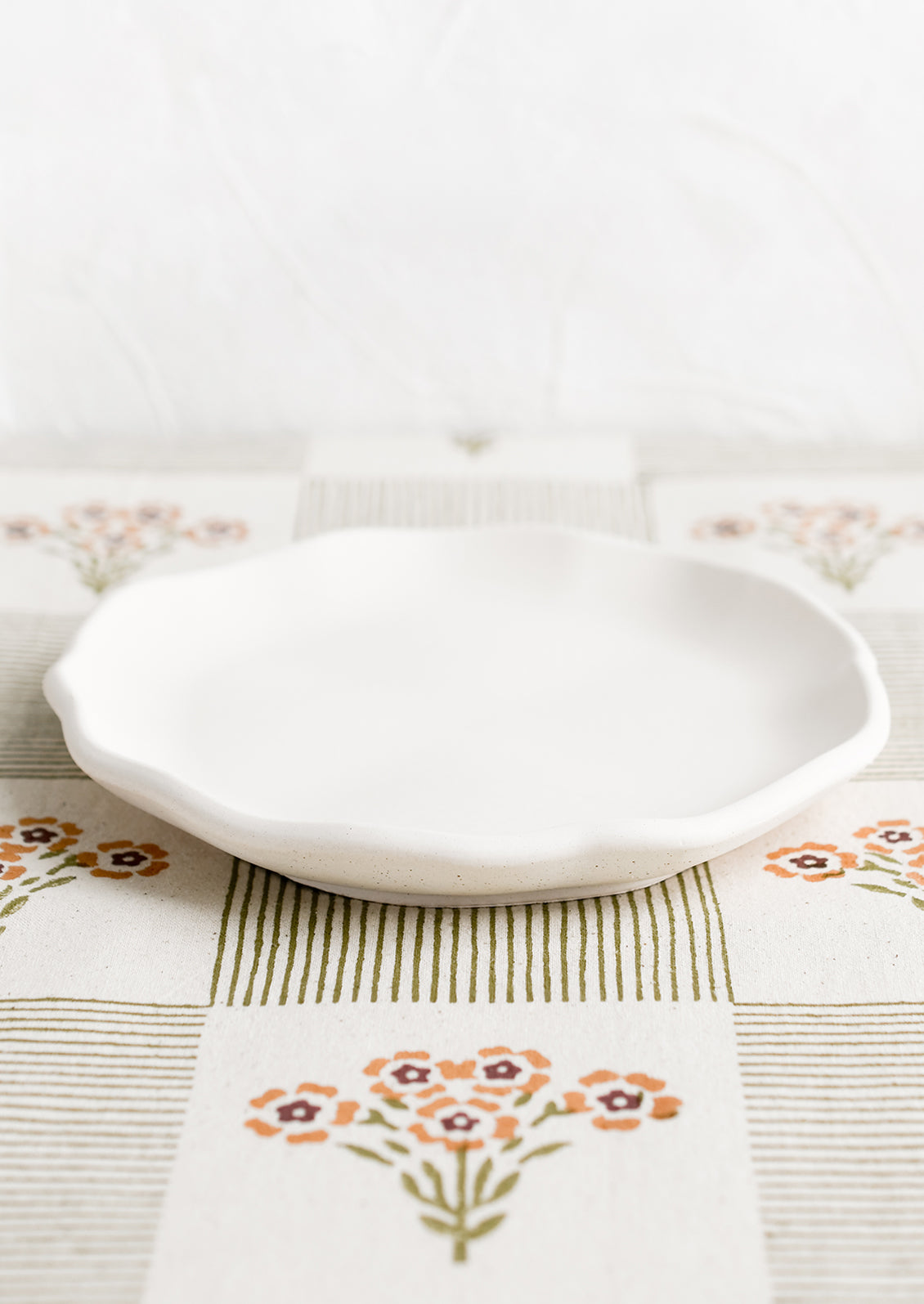 Wavy Edge Catchall Tray