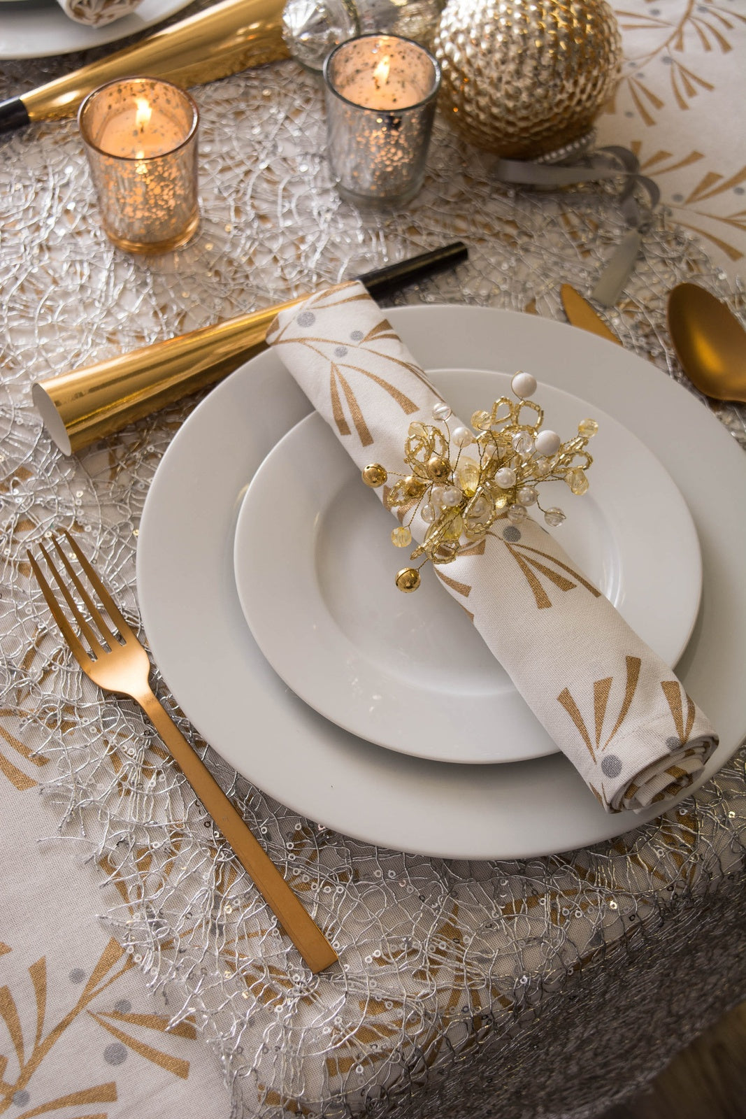 Silver Sequin Mesh 16In X 10Ft Table Runner Roll