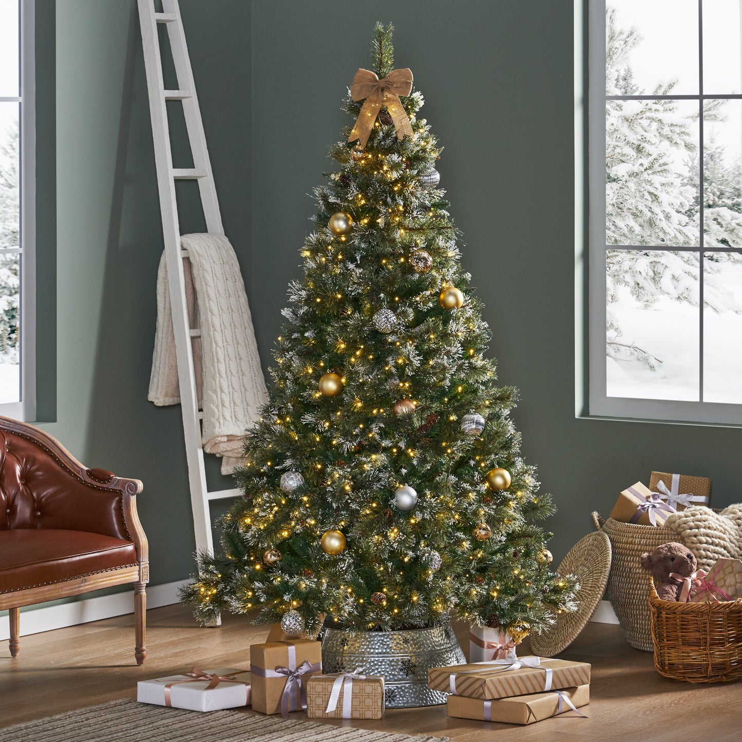 Lyzor 7 ft Brilste Mixed Hinged Christmas Tree with Snow, Glitter, 78 Frosted Pine Cones, 650 LED Lights