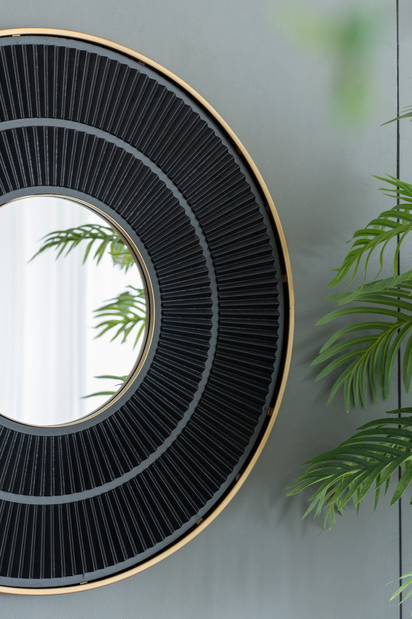 Round Wall Mirror with Carved Pleated Pattern