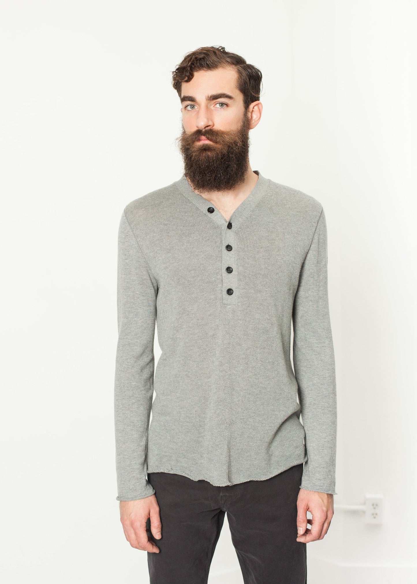 灰色的 Garbo Henley