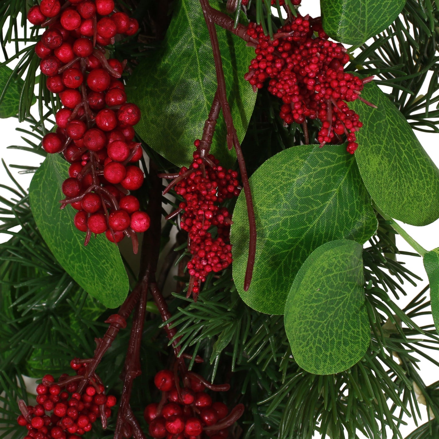 Jalro 25.5-inch Leaves/Berry Wreath