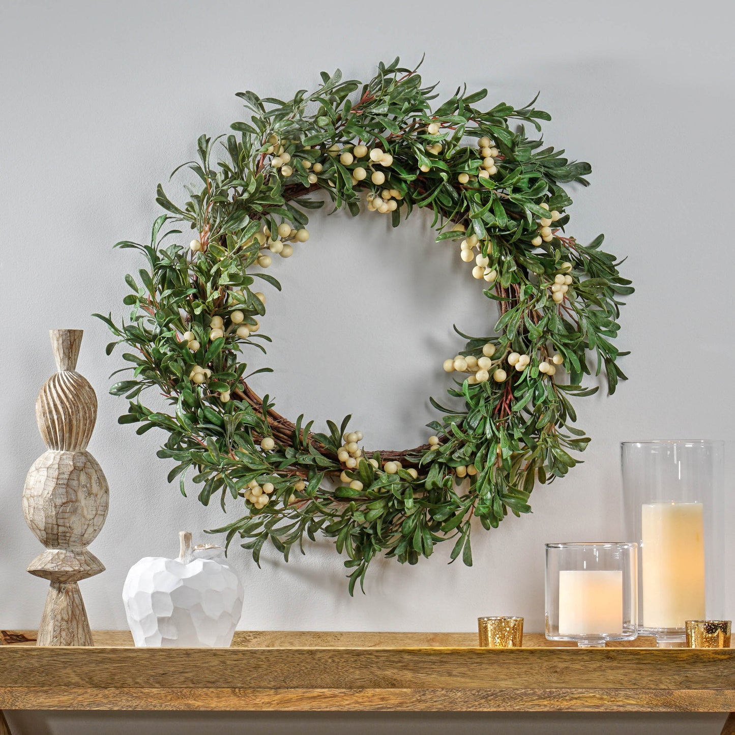 Donza 29-inch Snowberry Wreath