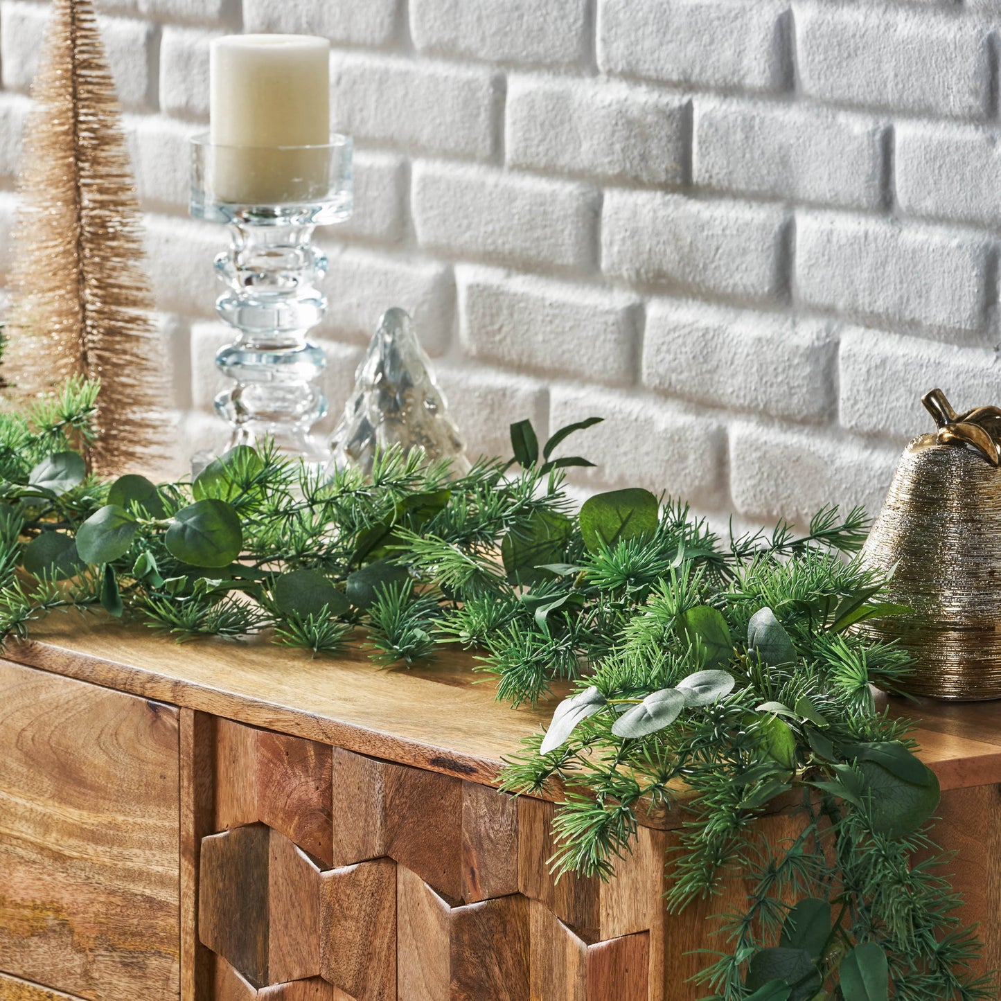 Quera 5.5 ft Leaves Garland