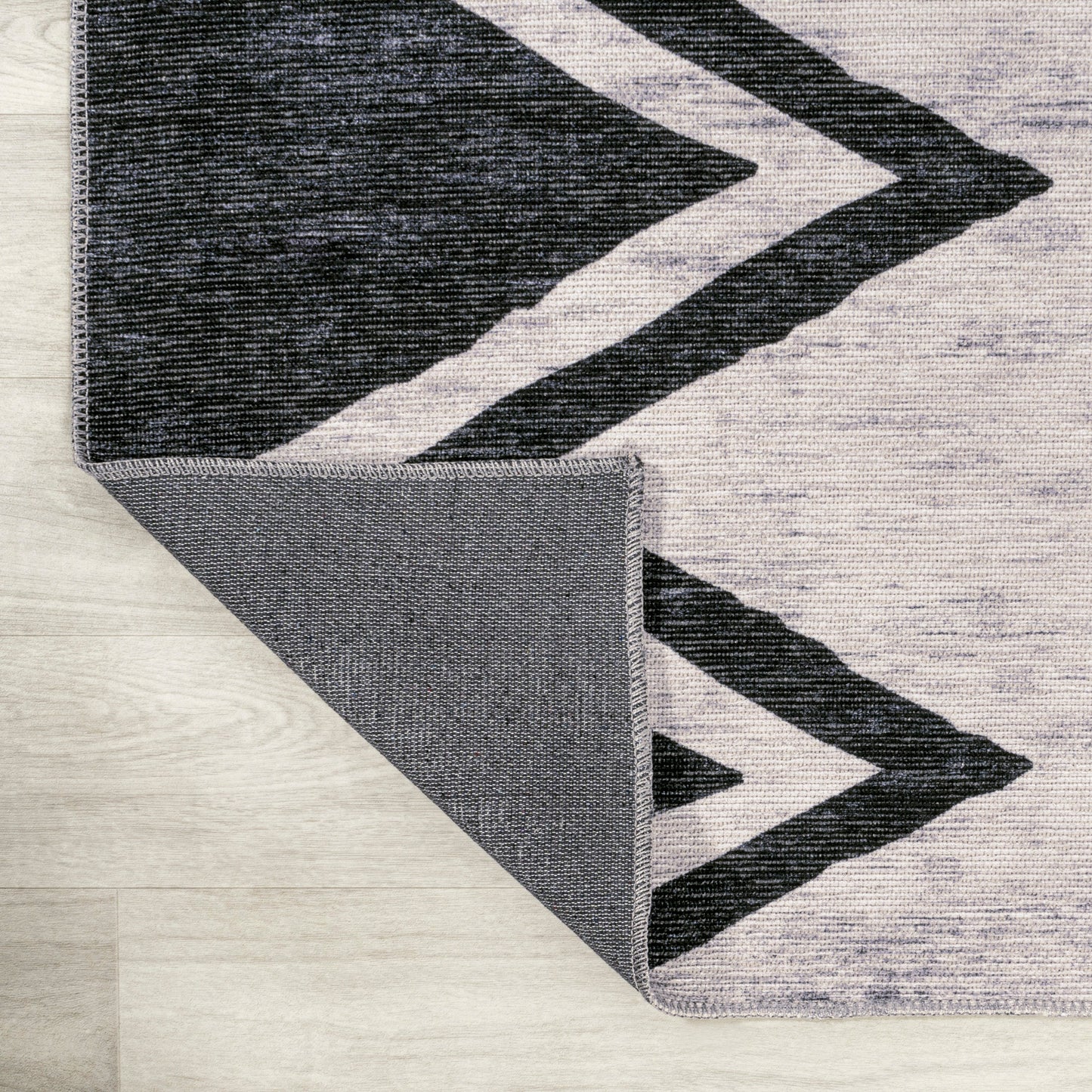 Siksak Modern Chevron Border Machine-Washable Area Rug