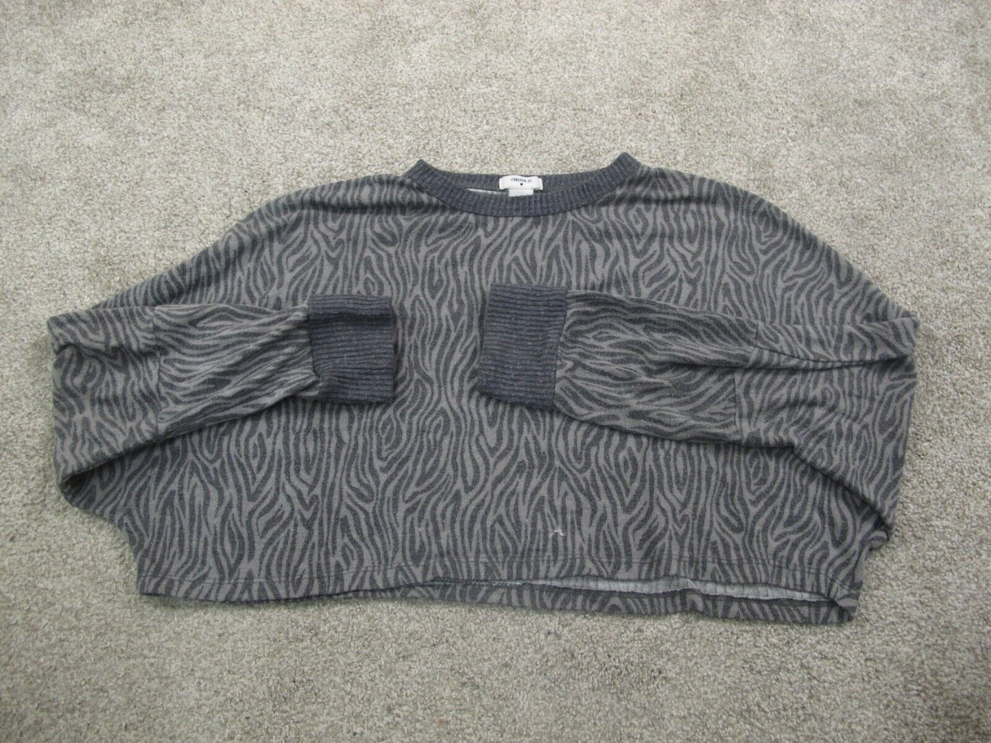 Forever 21 Womens Pullover Sweater Long Sleeve Crew Neck Gray Black Size Medium