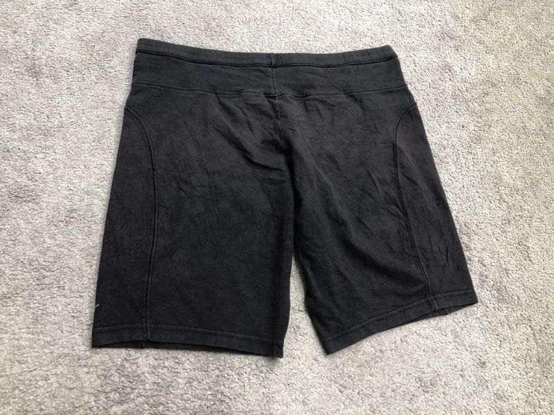 Nike Shorts Mens Medium Black Bermuda Activewear Running Traing Embroidered Logo