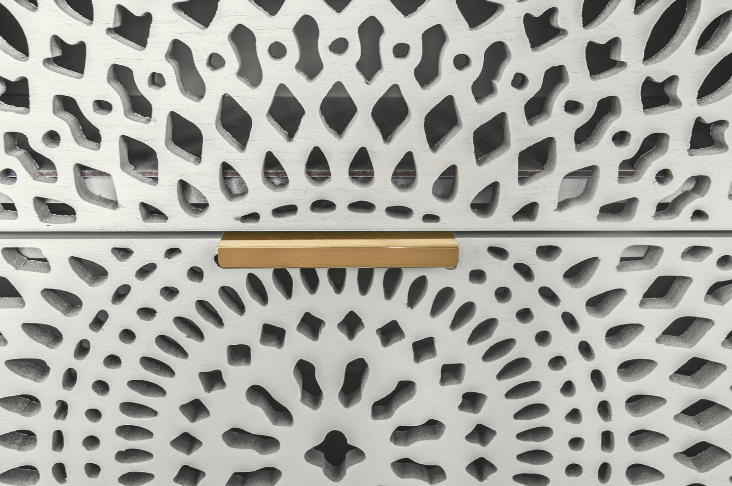 Abundanz 3-Drawer Dresser with Hollow Pattern and Metal Handle