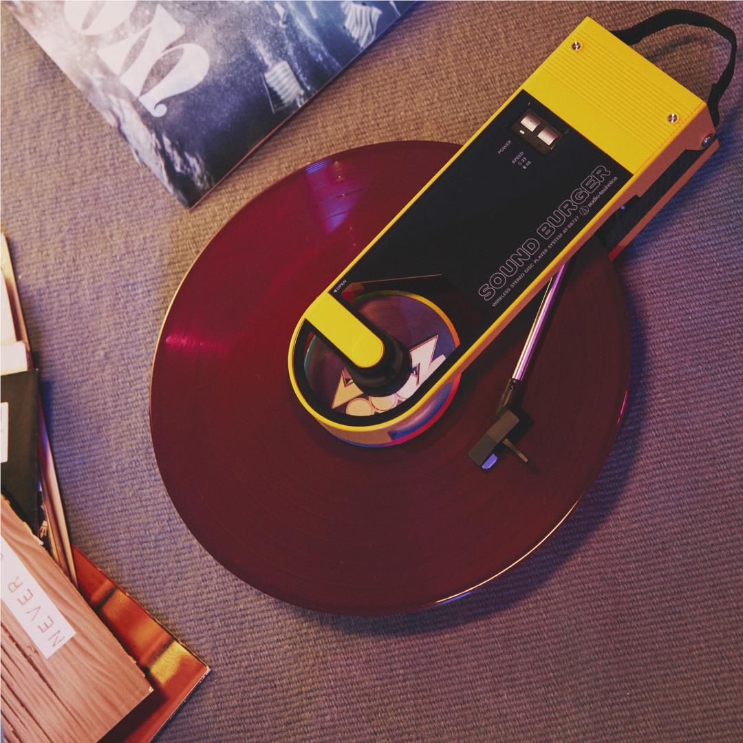 Audio Tecnica ATSB727 Sound Burger Portable Bluetooth Turntable (Yellow)