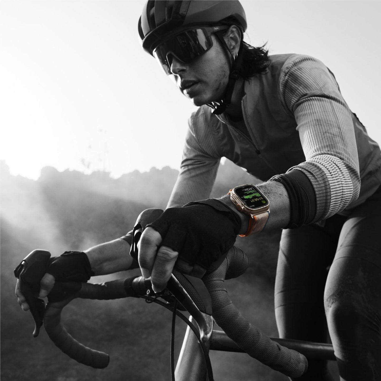 Apple Watch Ultra 2 49mm Titanium Case GPS + Cellular Trail Loop (Green/Grey)[M/L]