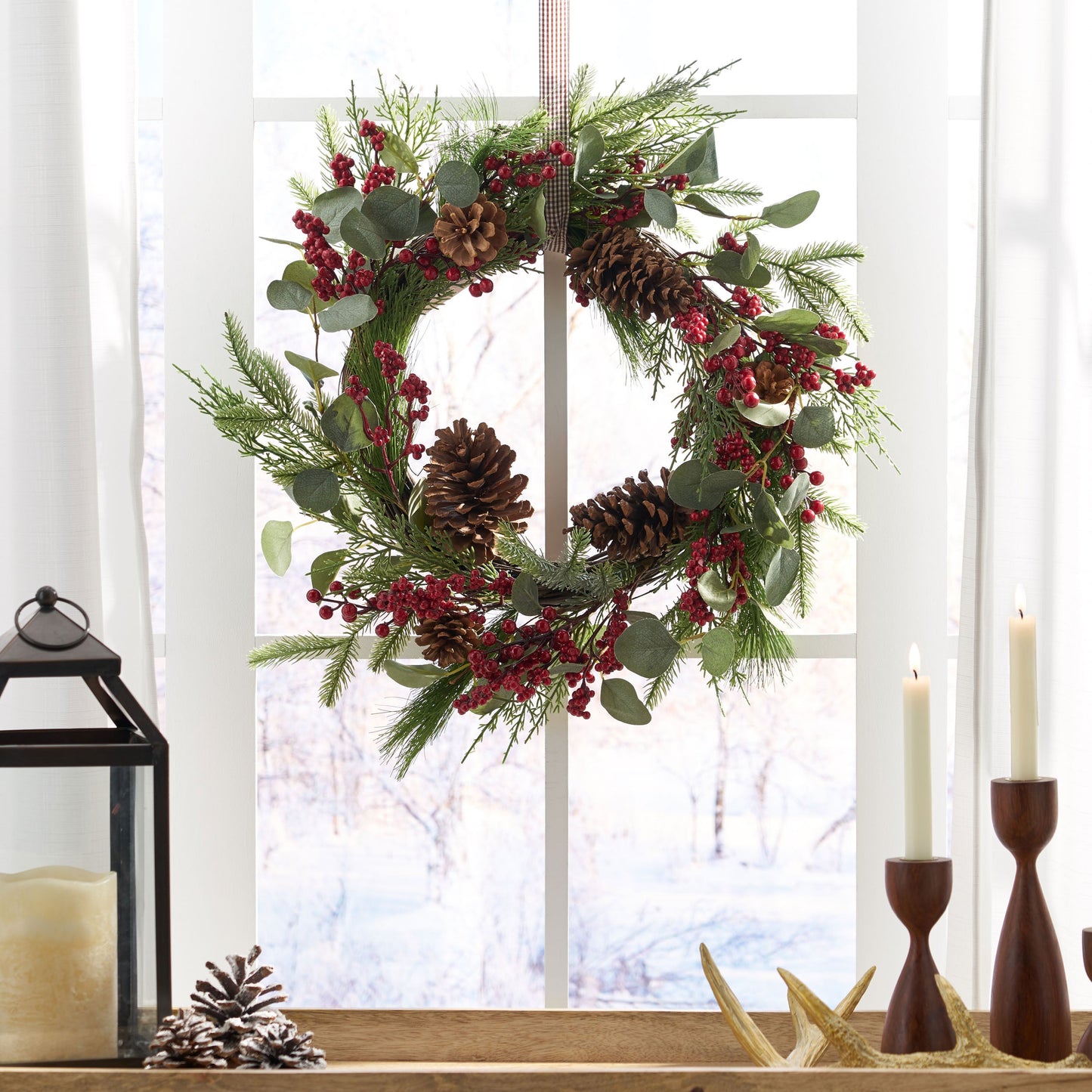 Feron 22-inch Berry/Eucalyptus/Pine Cone Wreath