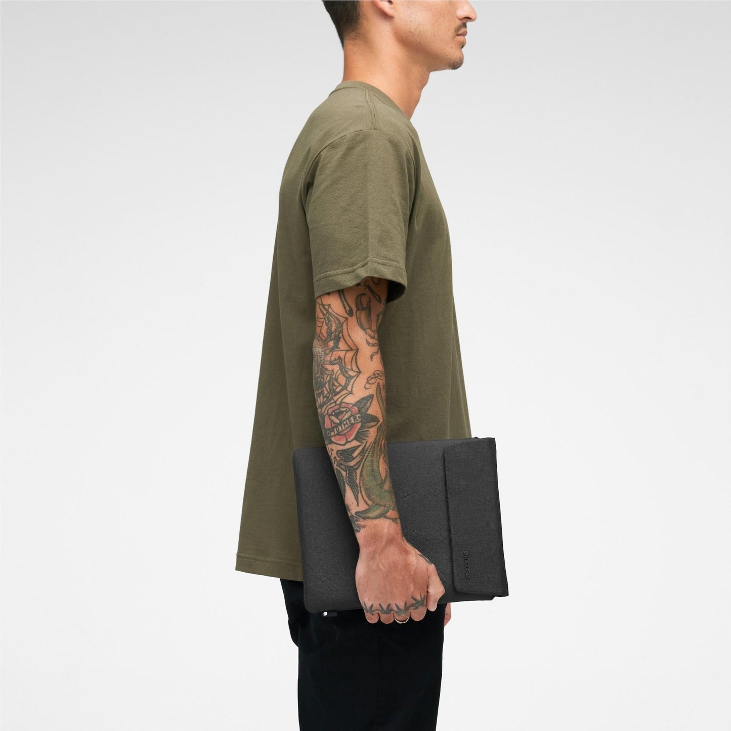 Incase Crosstown Sleeve for 11-inch Tablet (Black)