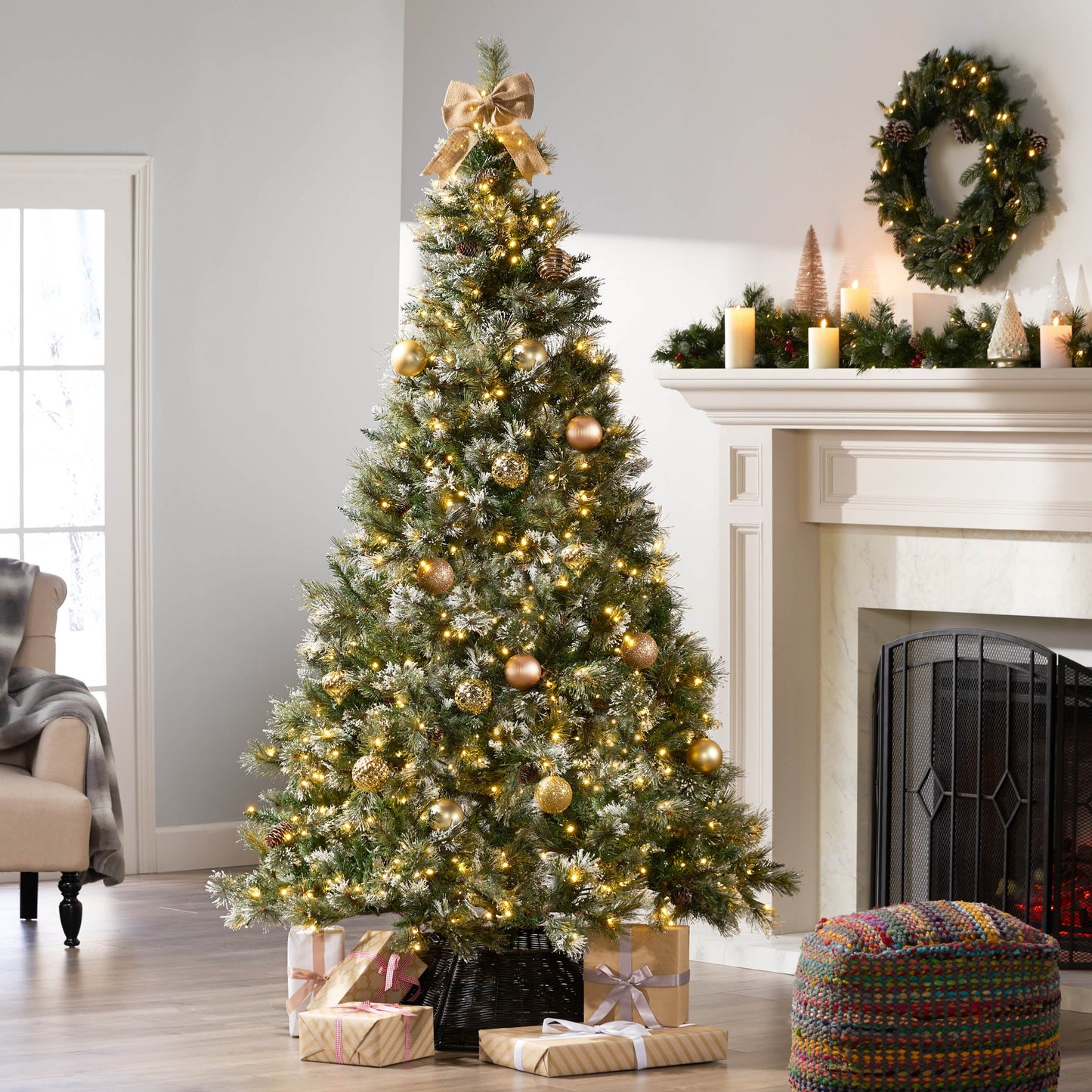 Lyzor 7 ft Brilste Mixed Hinged Christmas Tree with Snow, Glitter, 78 Frosted Pine Cones, 650 LED Lights