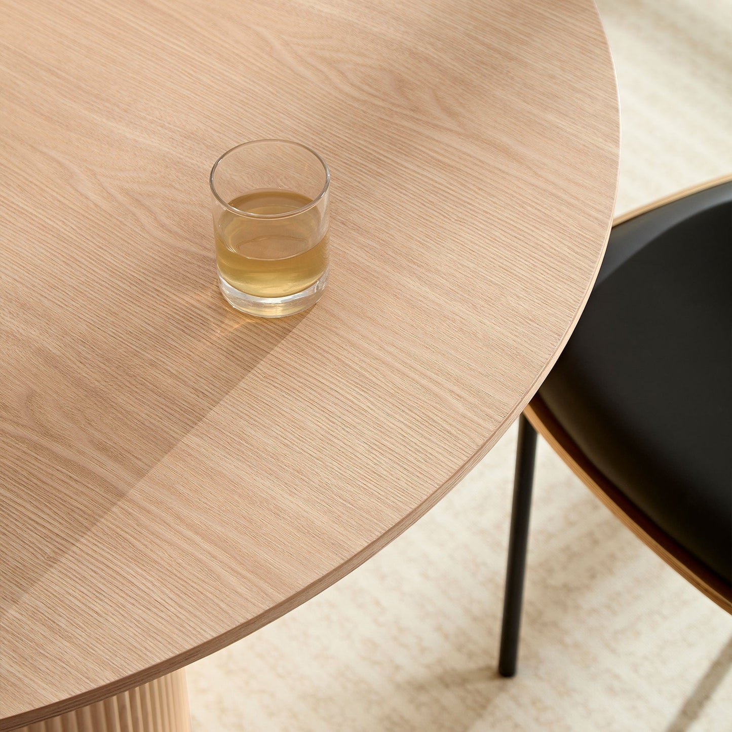 Volet 47.24" Round Dining Table with Wave Pattern Base