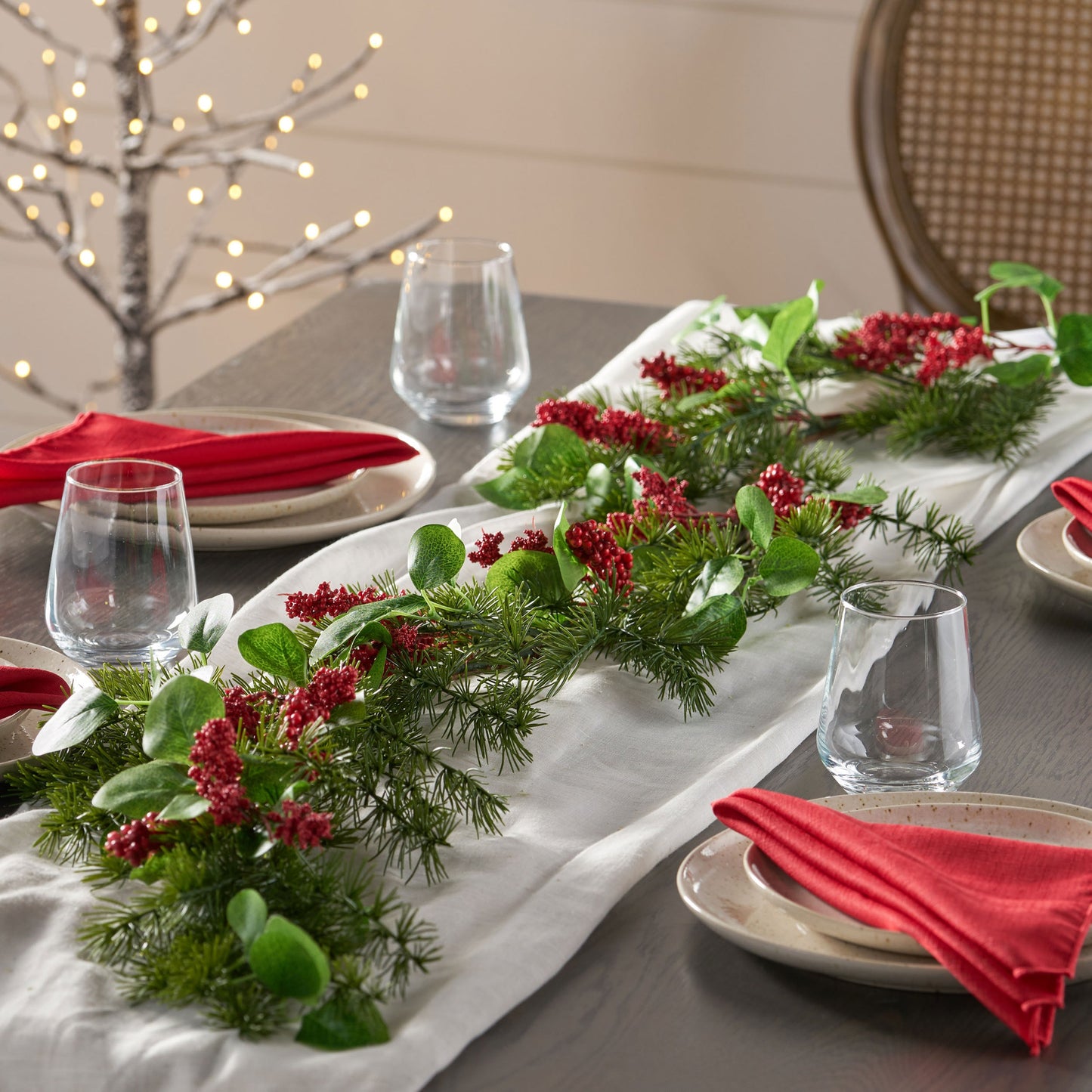 Aveny 5 ft Leaves/Berry Garland
