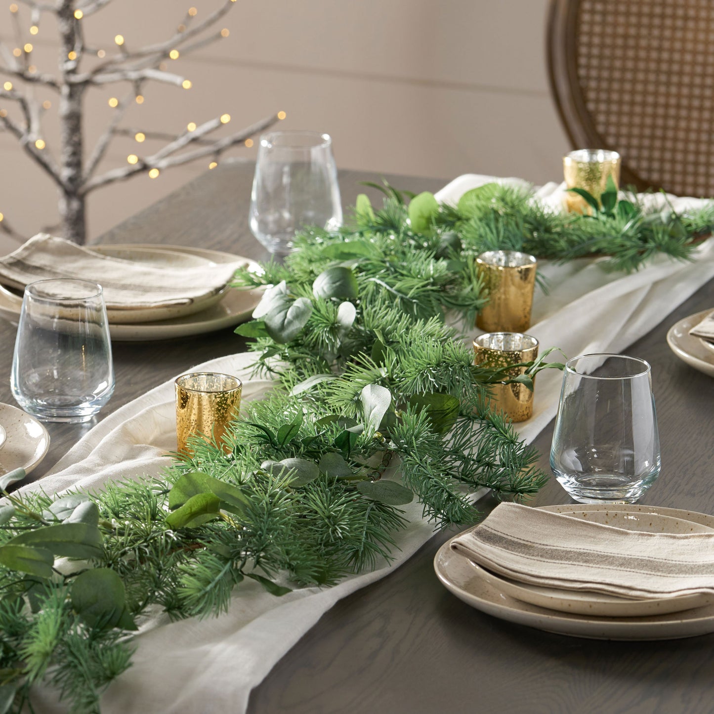 Quera 5.5 ft Leaves Garland