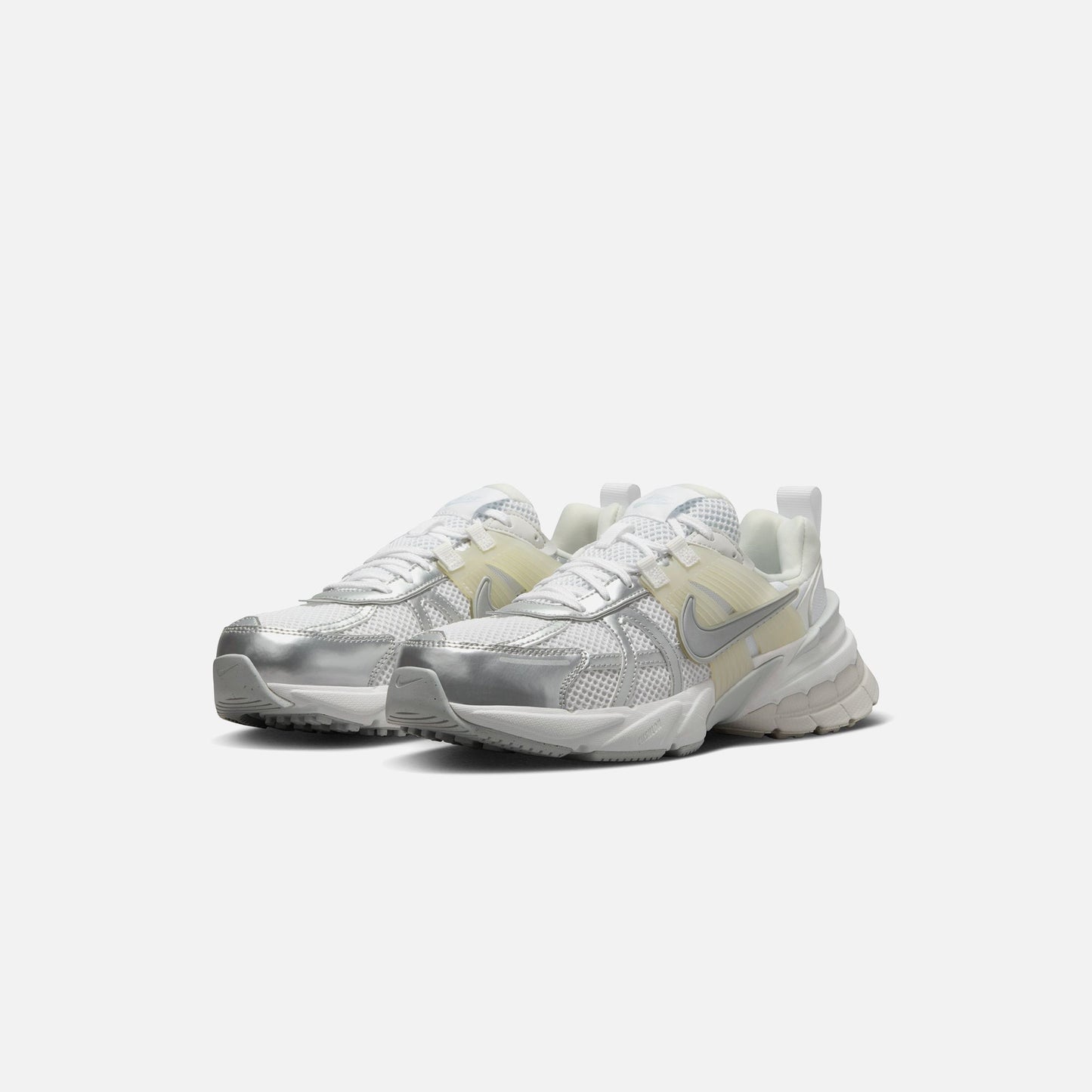 Nike WMNS V2K Run - White / Metallic Silver / Platinum