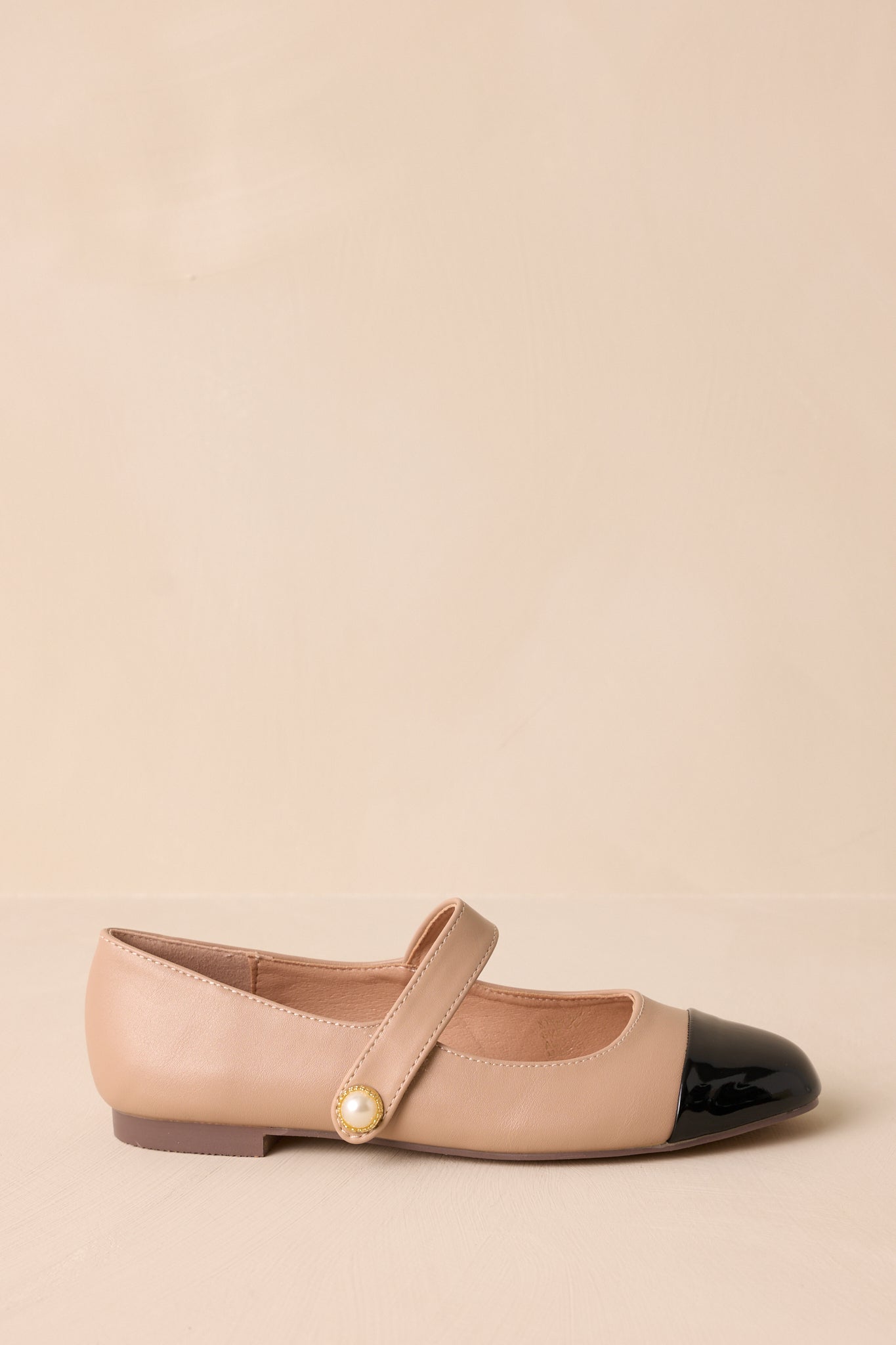 Soft Horizon Tan Round Toe Flats