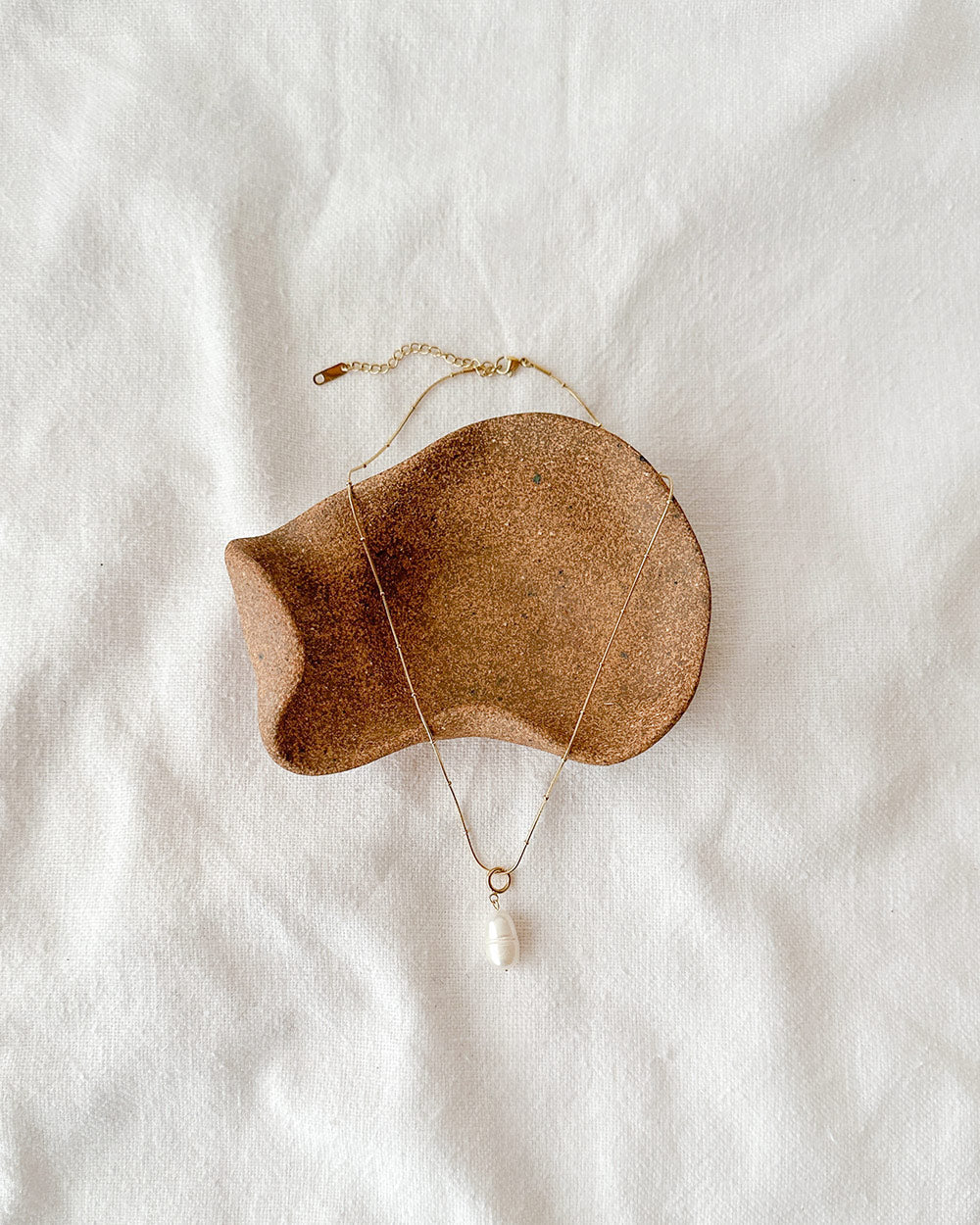 Arista Pearl Pendant Necklace