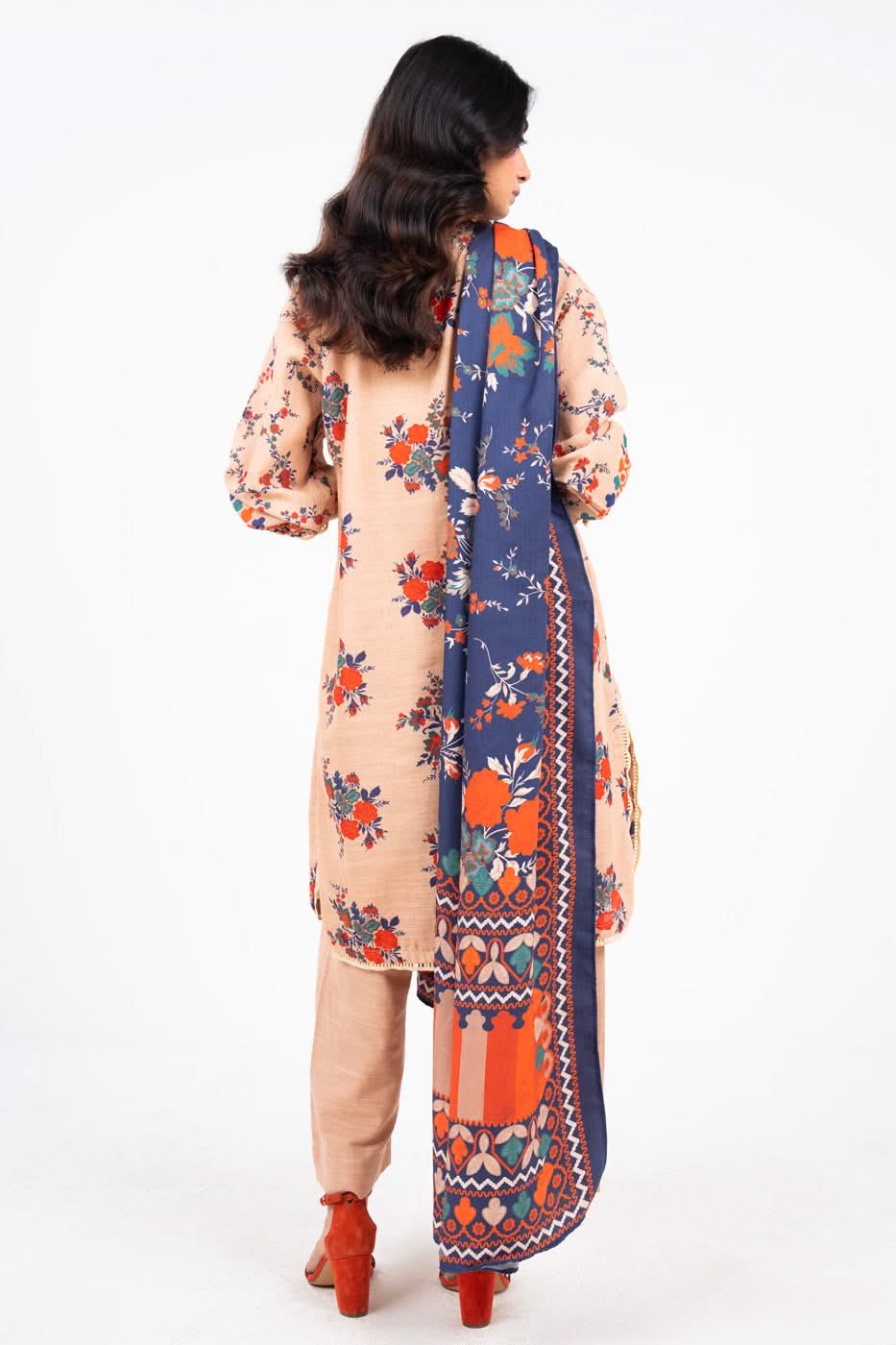 3 Piece Printed Khaddar Suit With Pashmina Dupatta