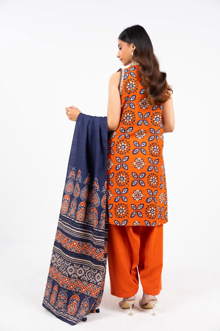 2 Piece Printed Khaddar Suit With Khaddar Dupatta