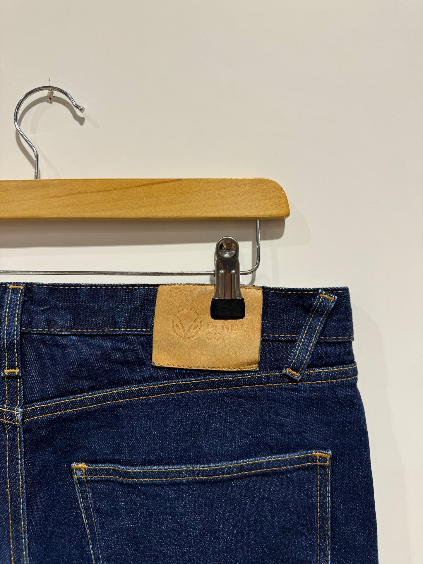 DJB0135 - Slim - W33 L28