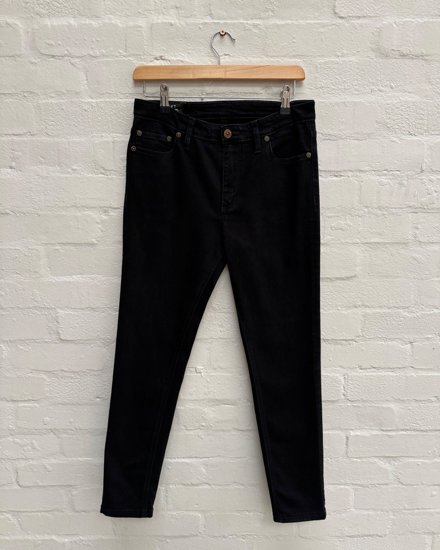 DJB0078 - Dina - W28 L27