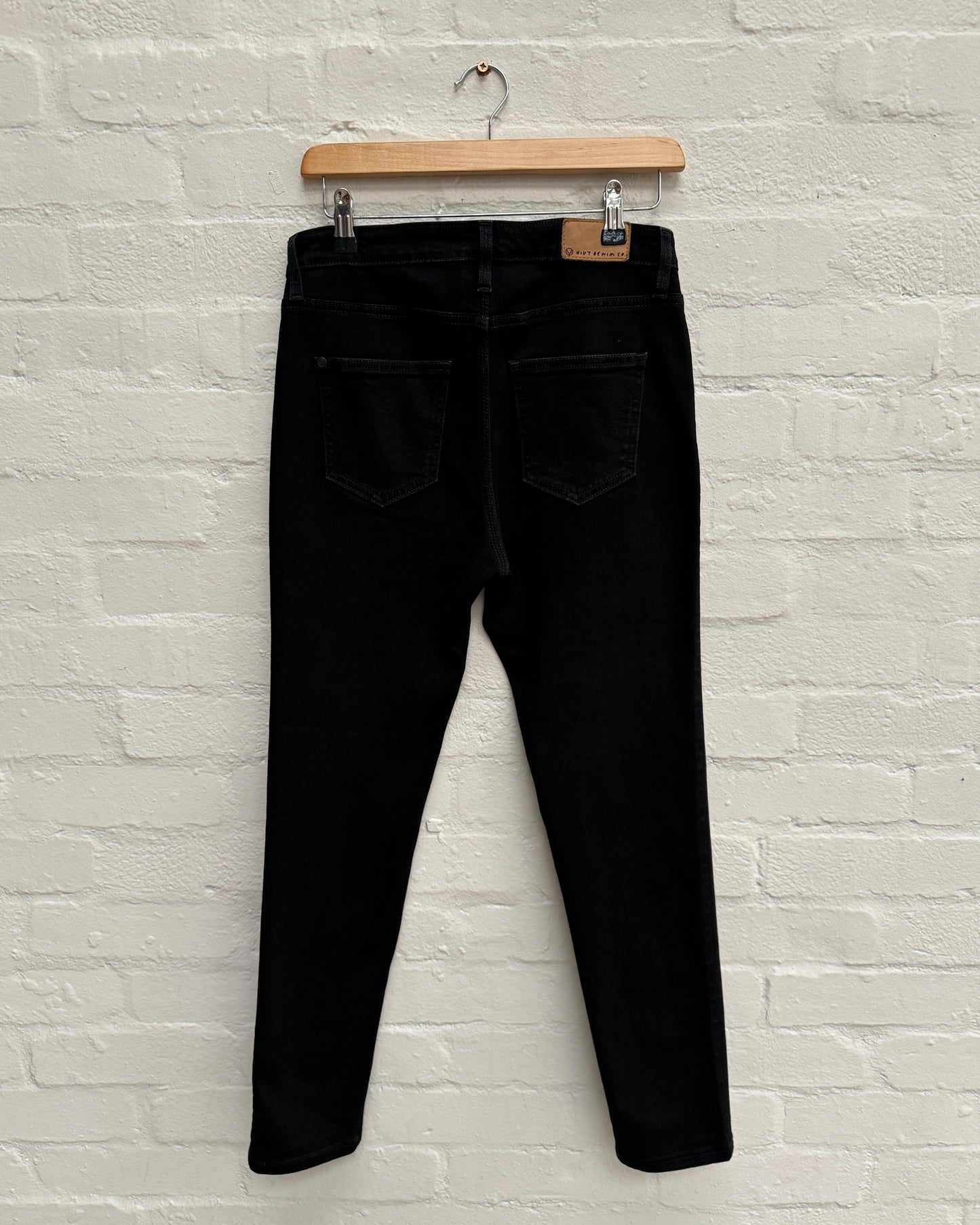 DJB0078 - Dina - W28 L27
