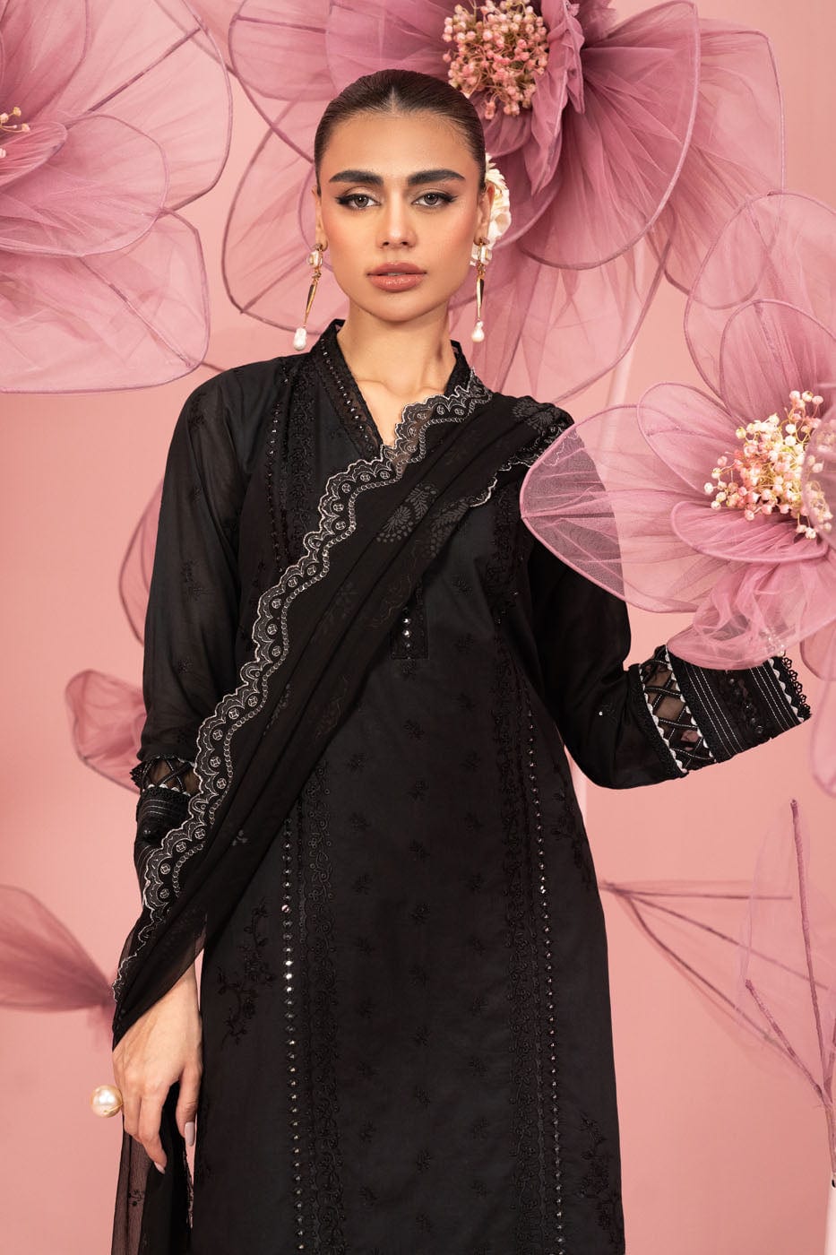 4 Pc Embroidered Lawn Shirt With Poly Chiffon Printed Dupatta