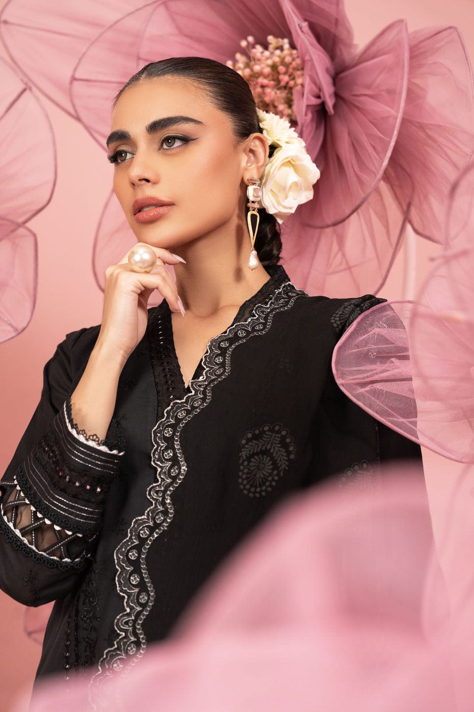 4 Pc Embroidered Lawn Shirt With Poly Chiffon Printed Dupatta