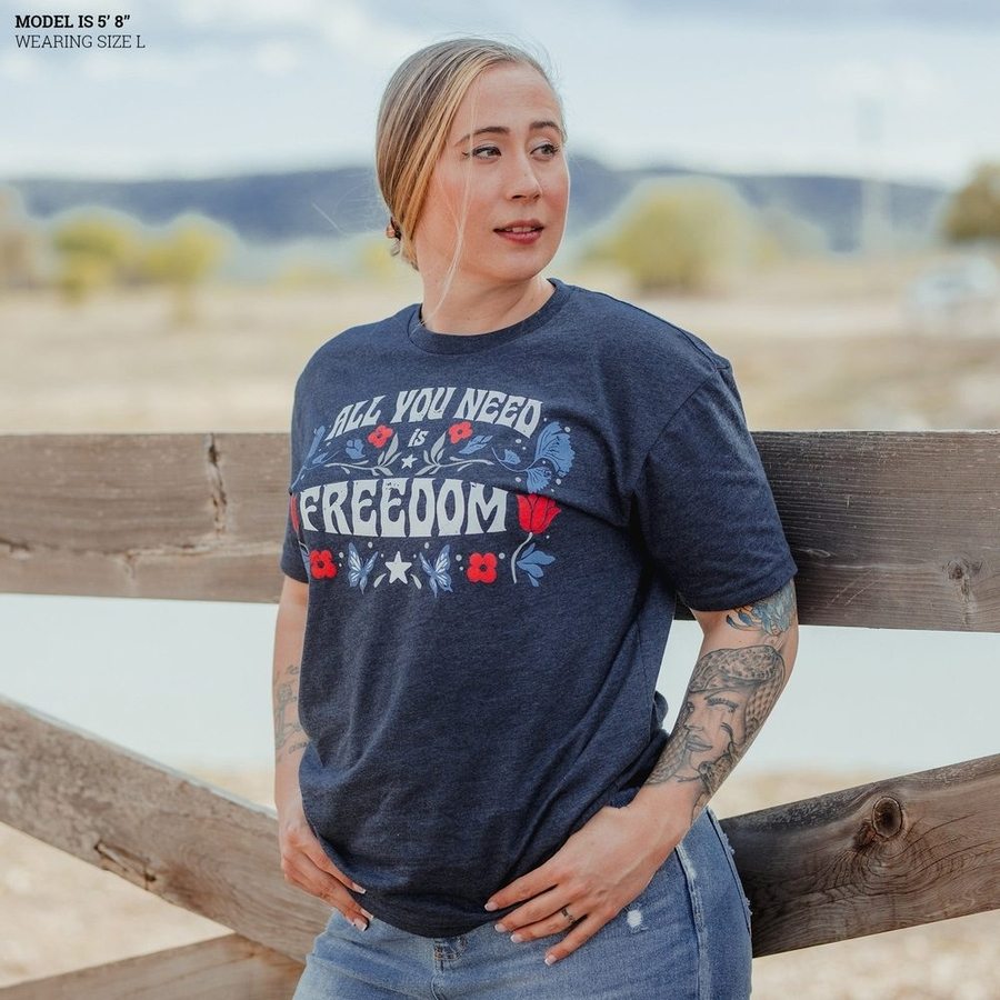 Women's Freedom Boyfriend Fit T-Shirt - Midnight Navy