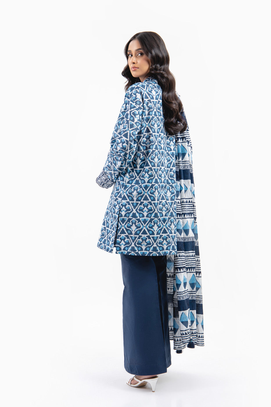 2 Pc Printed Lawn Suit With Silver Lawn Dupatta