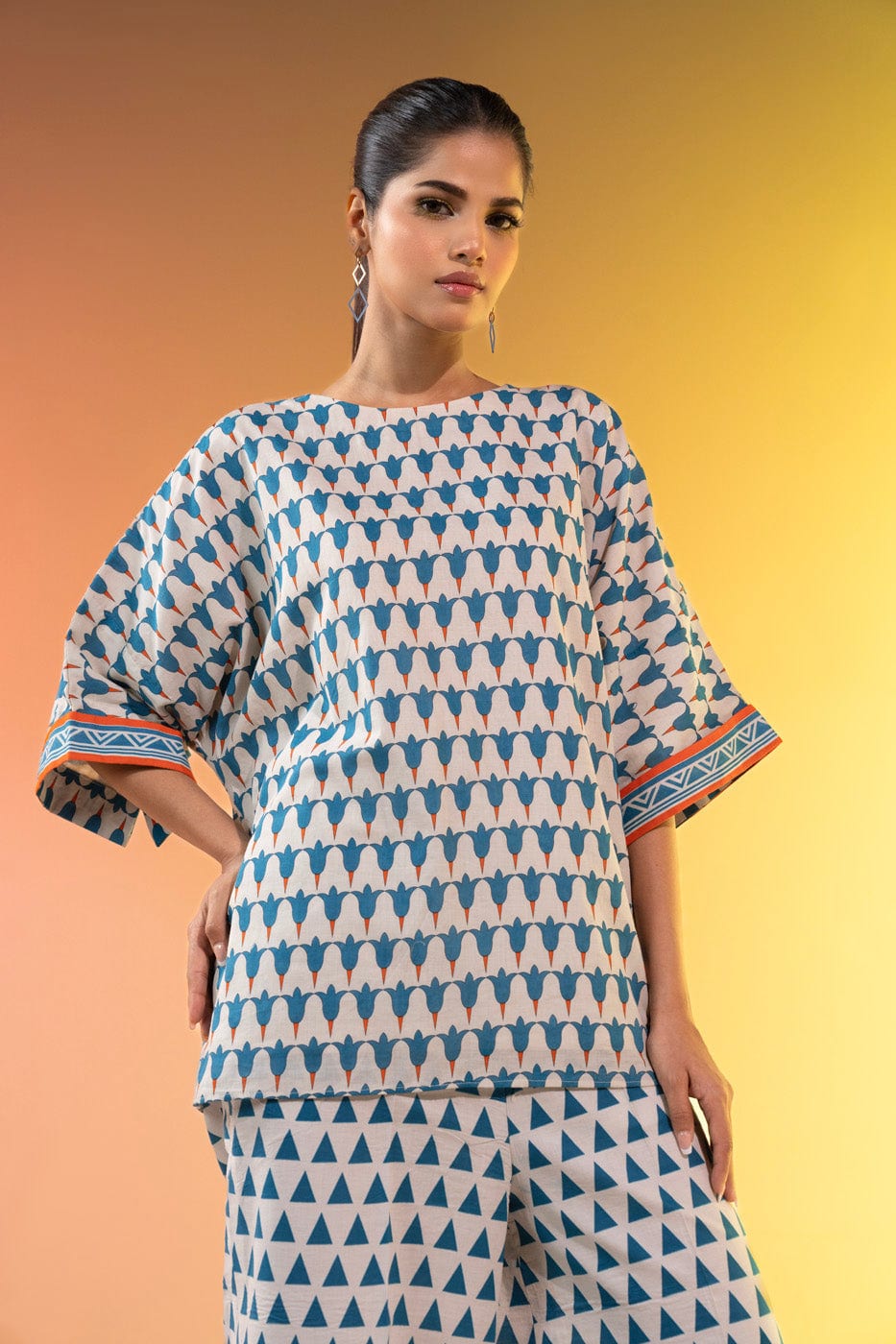 2 Pc Printed Lawn Suit With Cambric Trouser