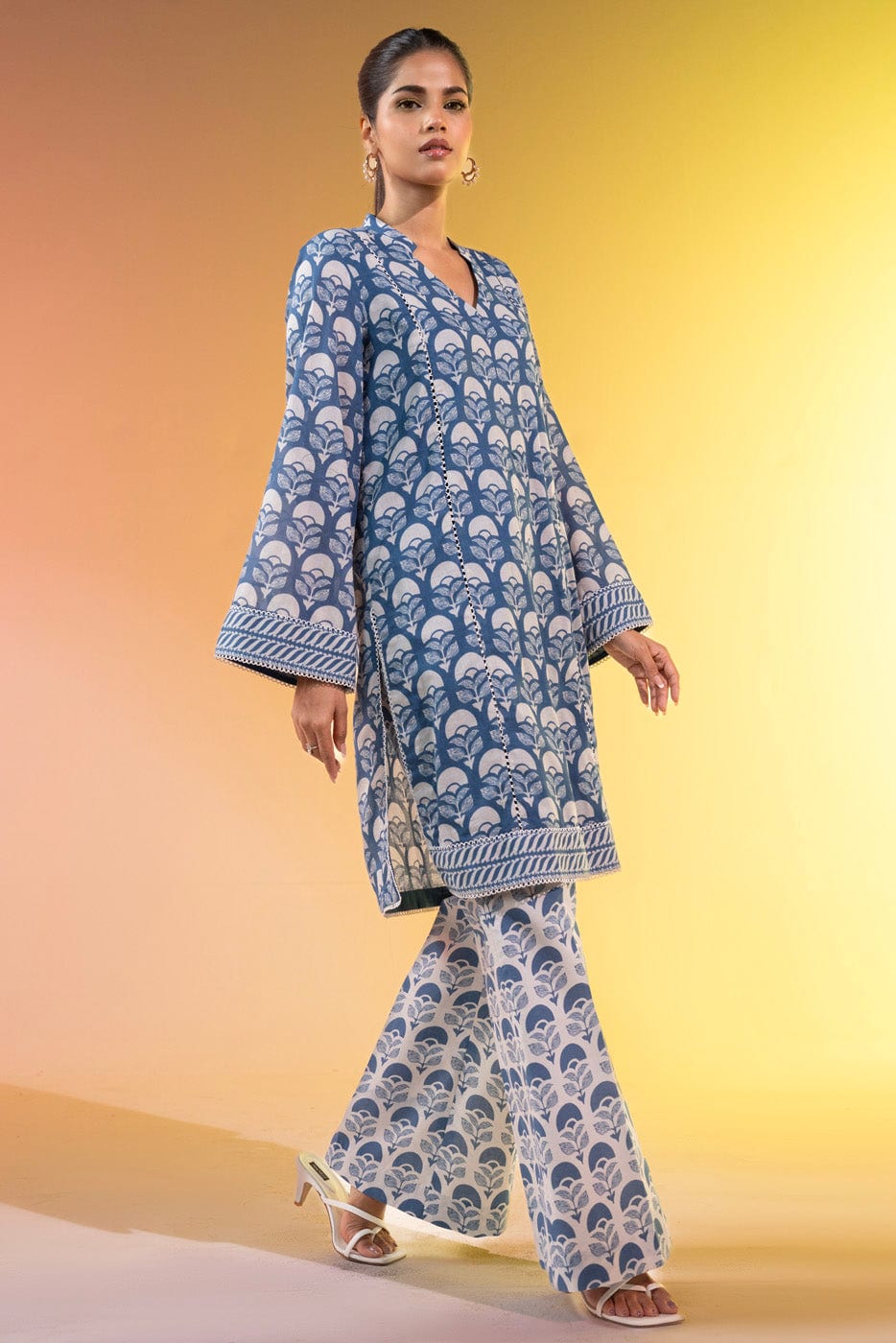 2 Pc Printed Lawn Suit With Cambric Trouser