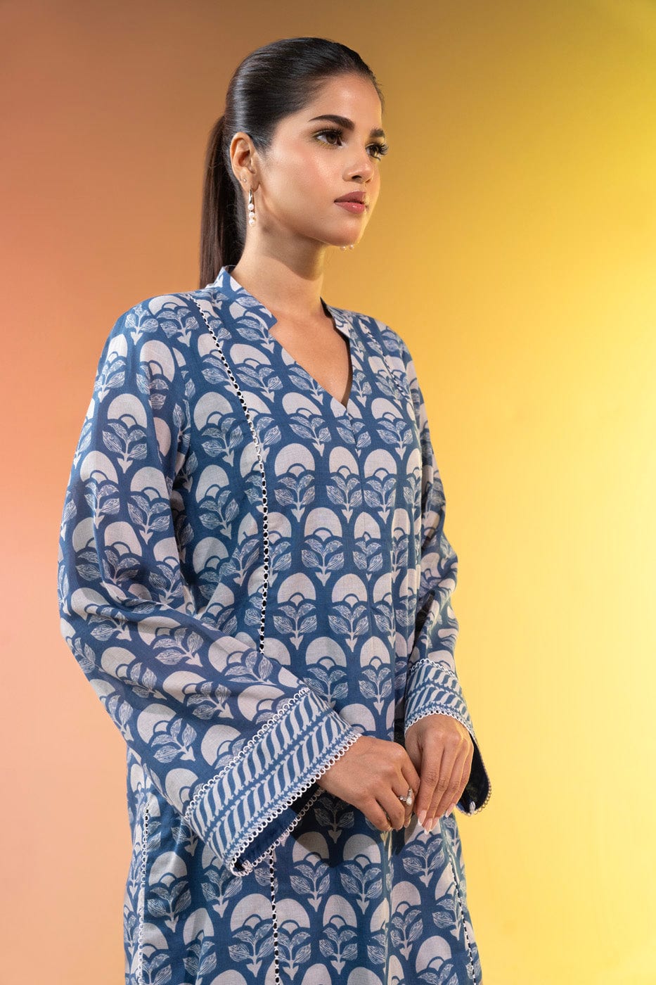 2 Pc Printed Lawn Suit With Cambric Trouser