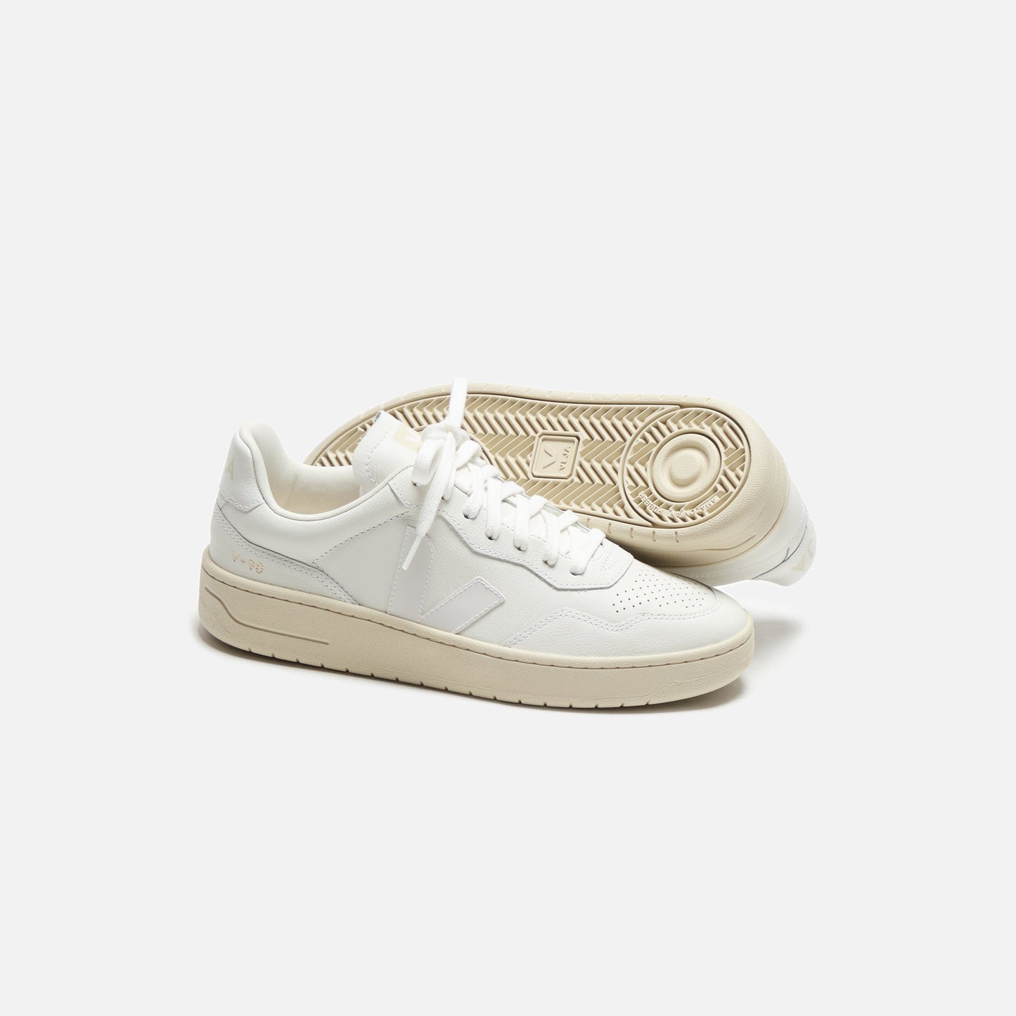 Veja V-90 - Extra White