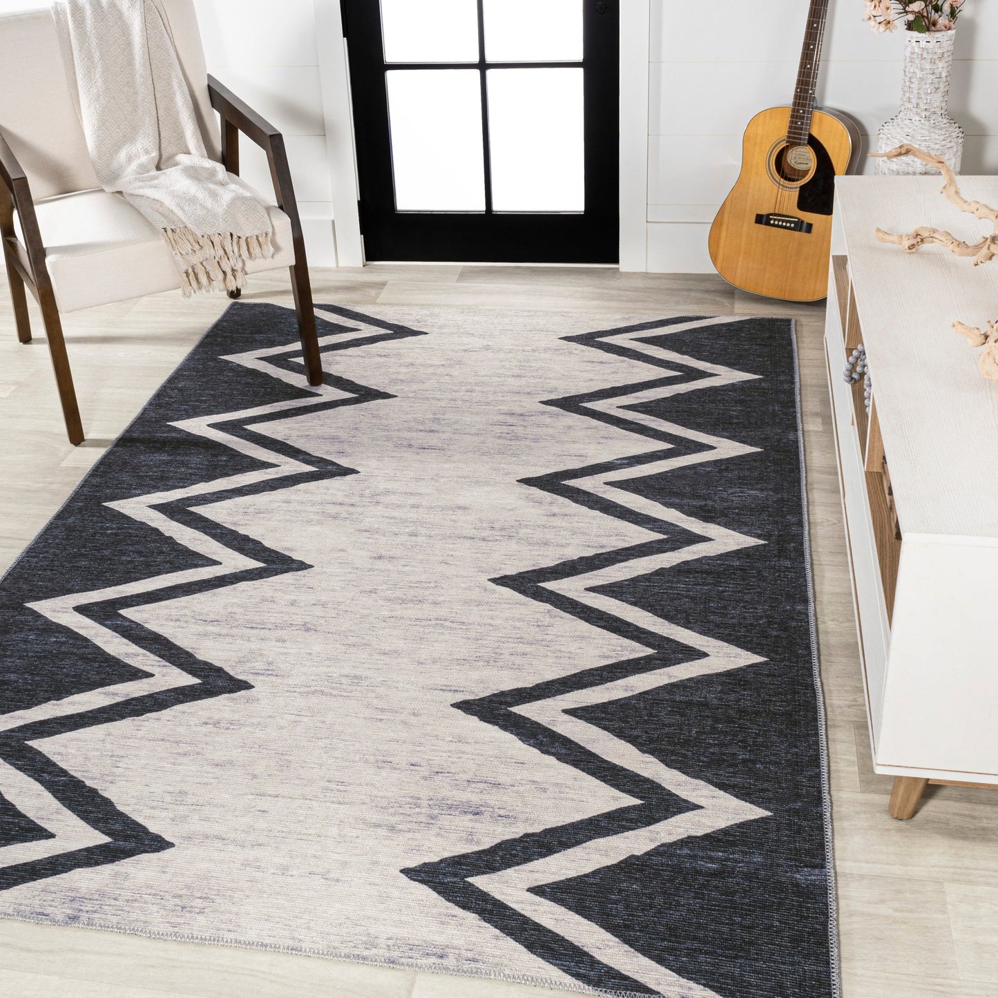 Siksak Modern Chevron Border Machine-Washable Area Rug