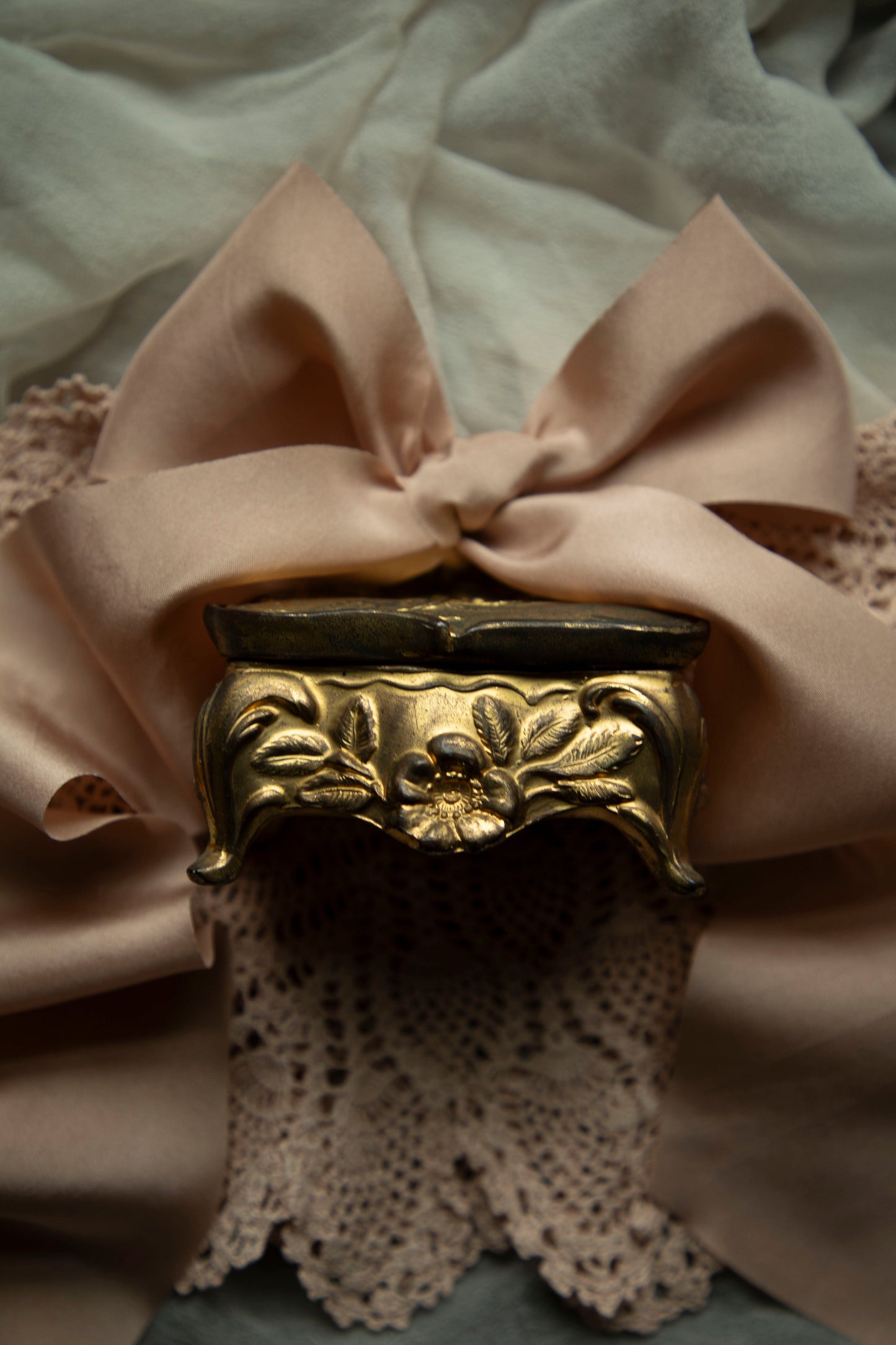 Vintage Victorian Trinket Box
