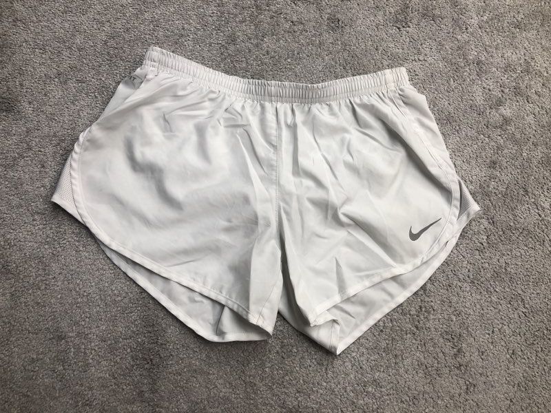 Nike Shorts Womens Medium White Athletic Shorts Running Jogging Lightweight
