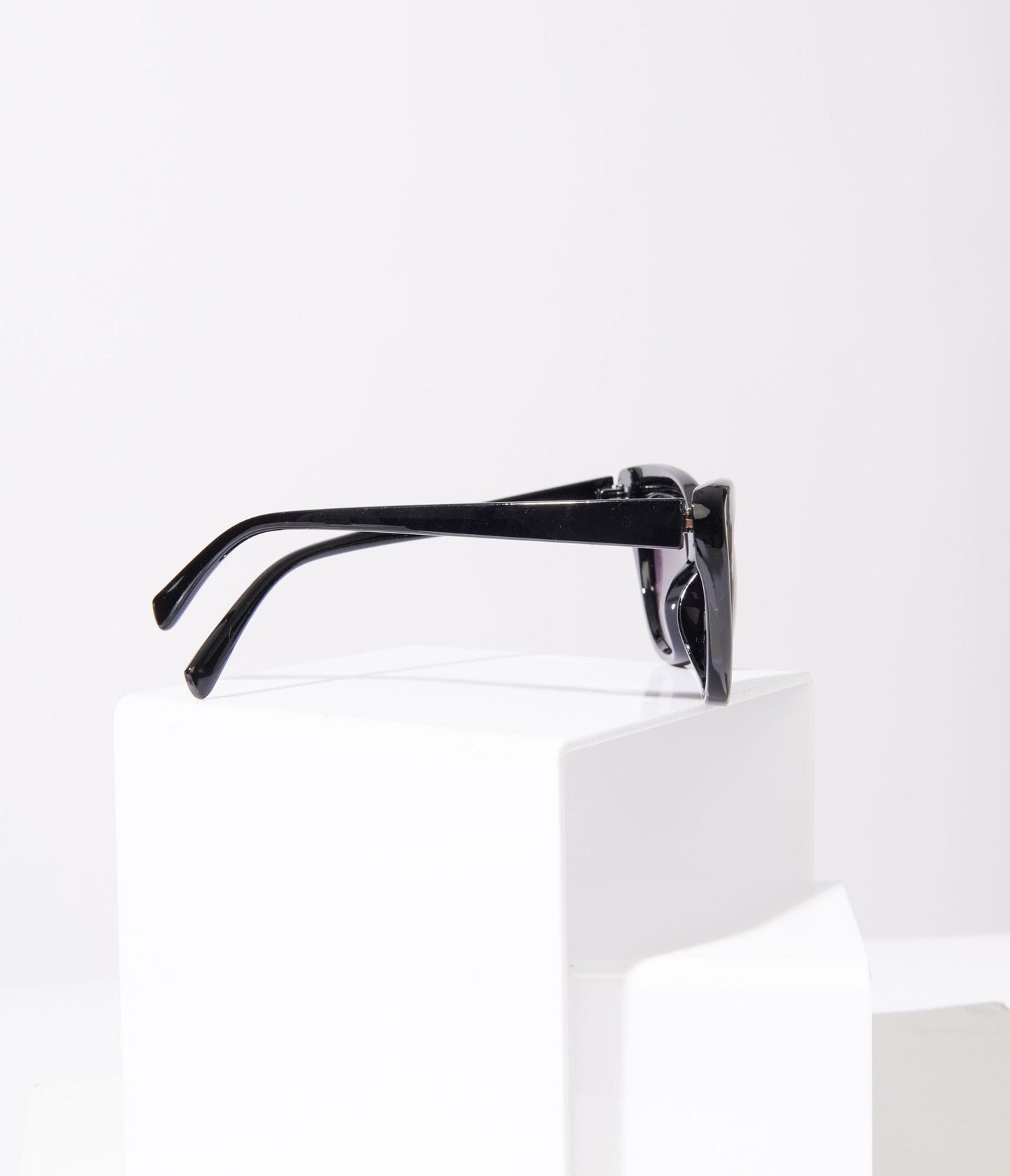 Black & Purple Tint Rounded Cat Eye Sunglasses