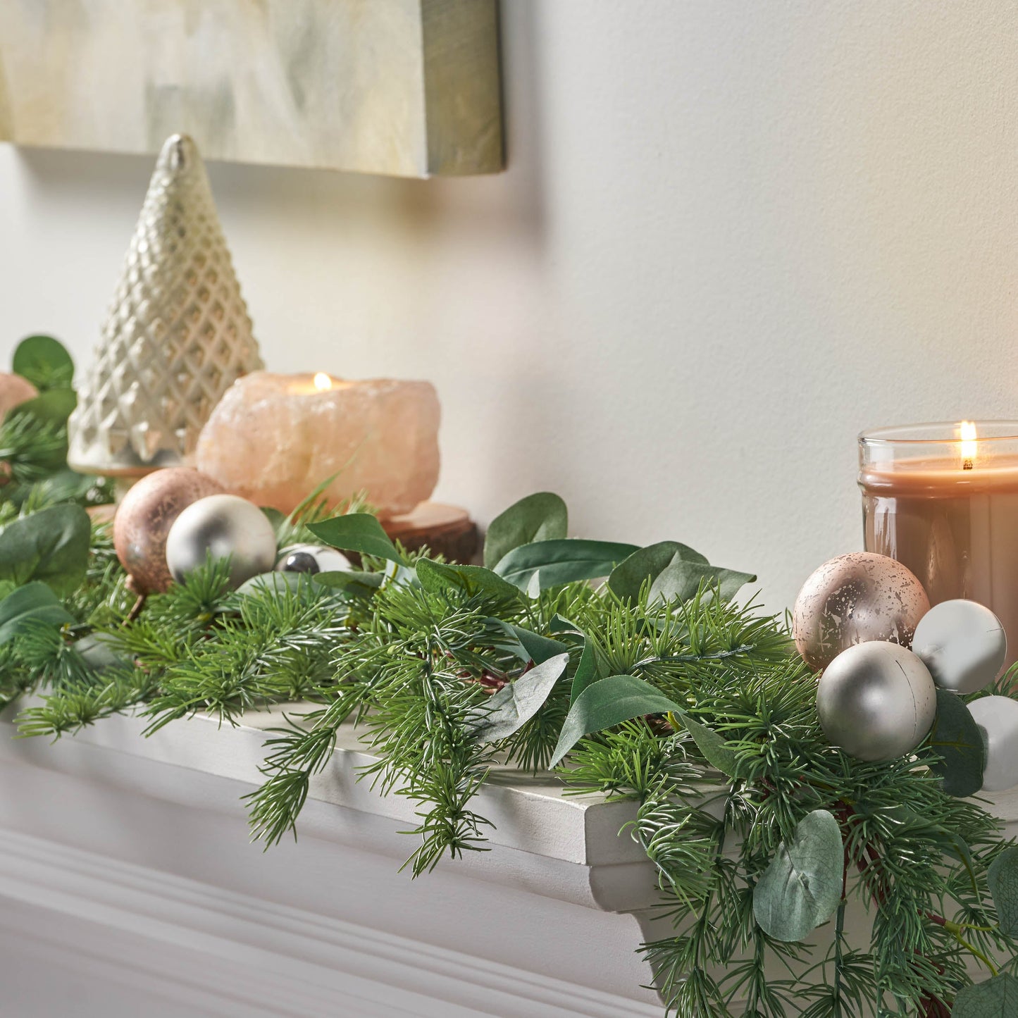 Pineneedle Garland with Ball