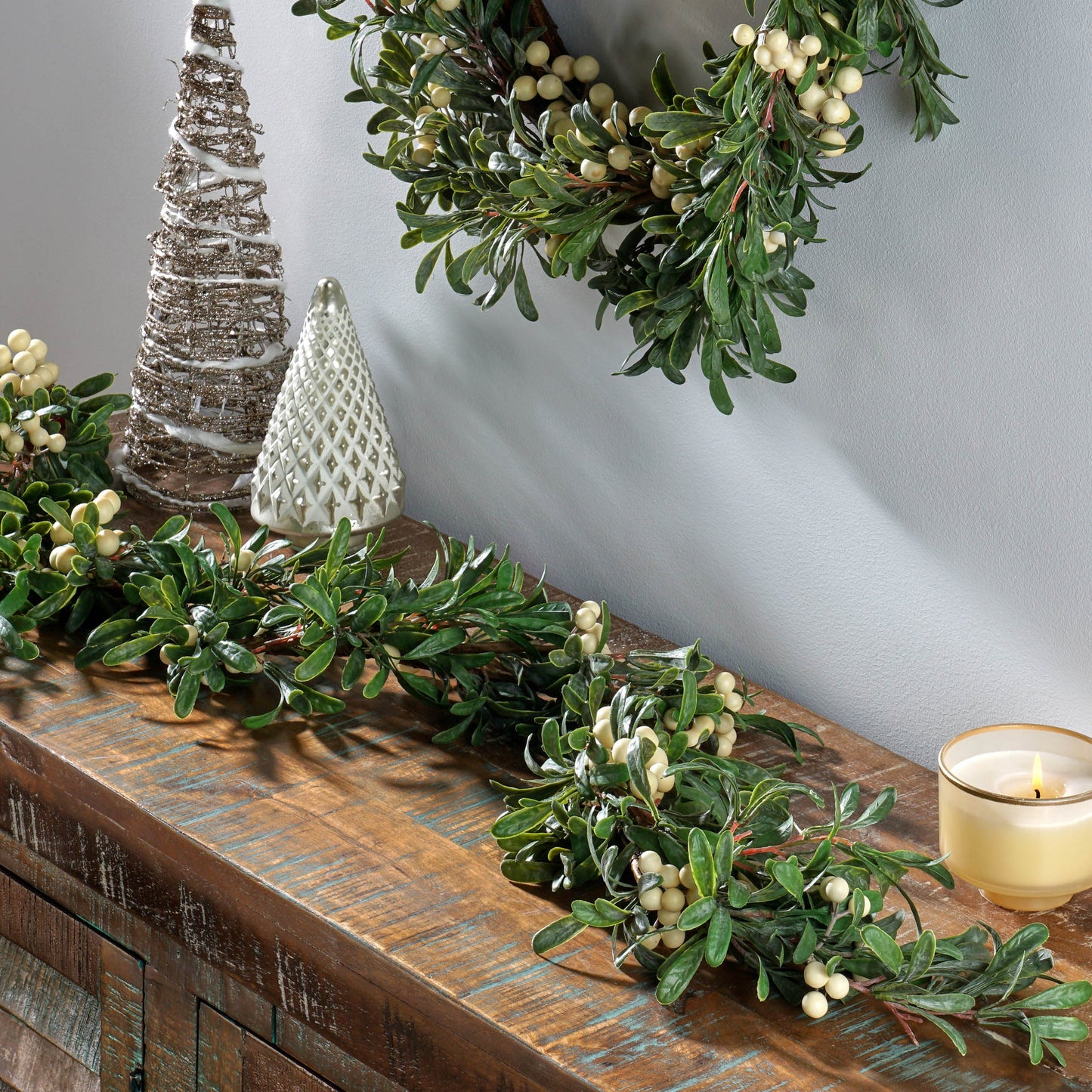Porin 54" Snowberry Garland